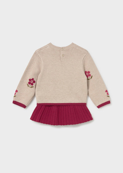 Conjunto Frambuesa, Jersey de Lana Beige de Flores y Falda Frambuesa