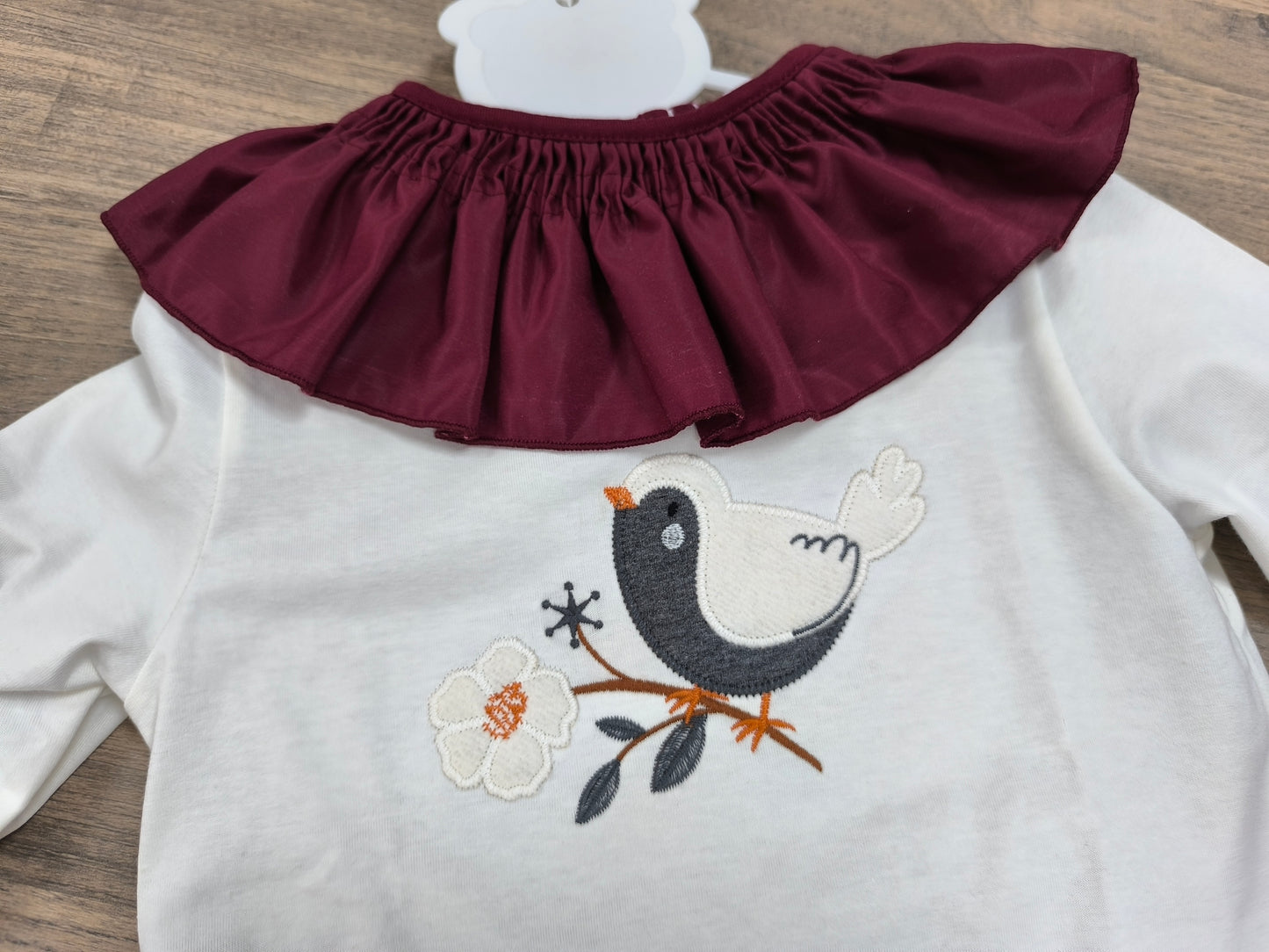 Camiseta de niña granate de manga larga con cuello volante (12 meses a 8 años)