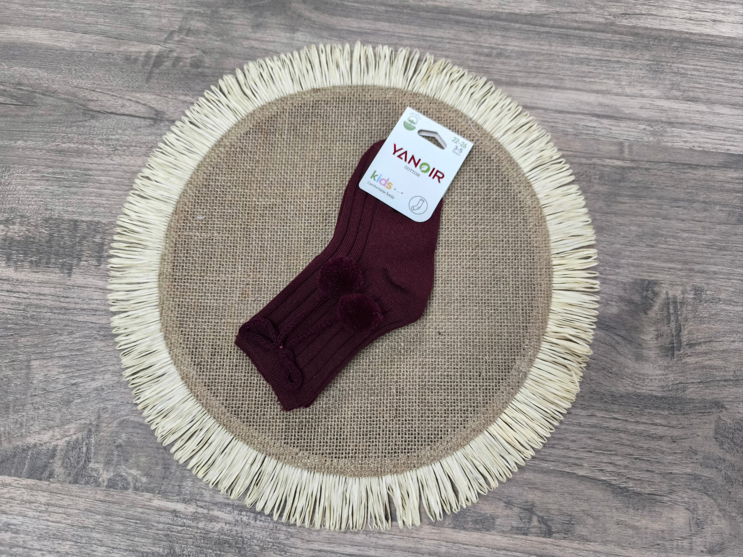 Calcetines altos infantiles Yanoir con borlones – Unisex (3 a 11 años)