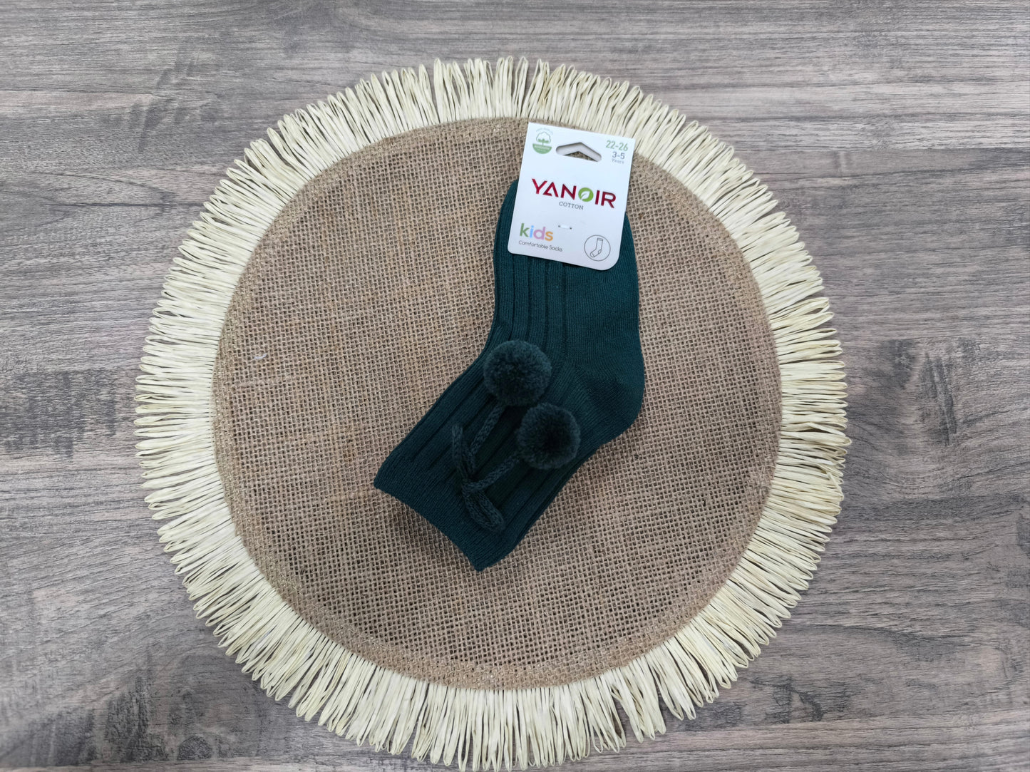 Calcetines altos infantiles Yanoir con borlones – Unisex (3 a 11 años)