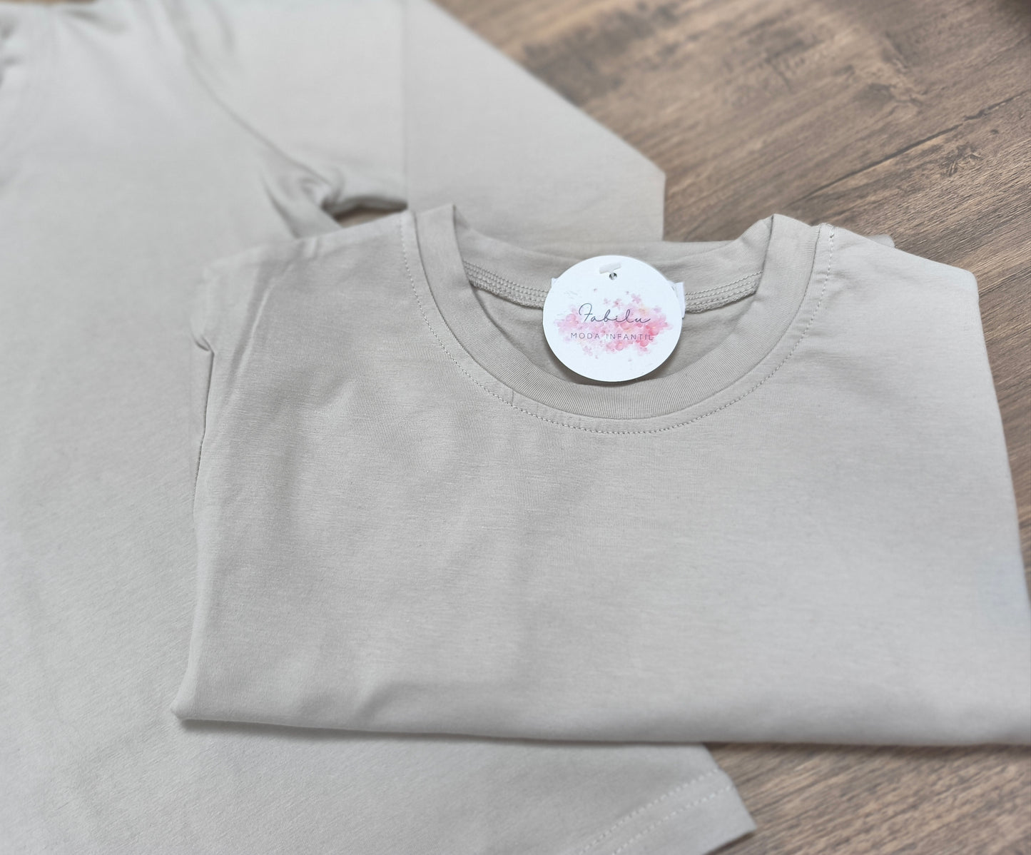 Camiseta básica unisex con cuello redondo – Color gris claro