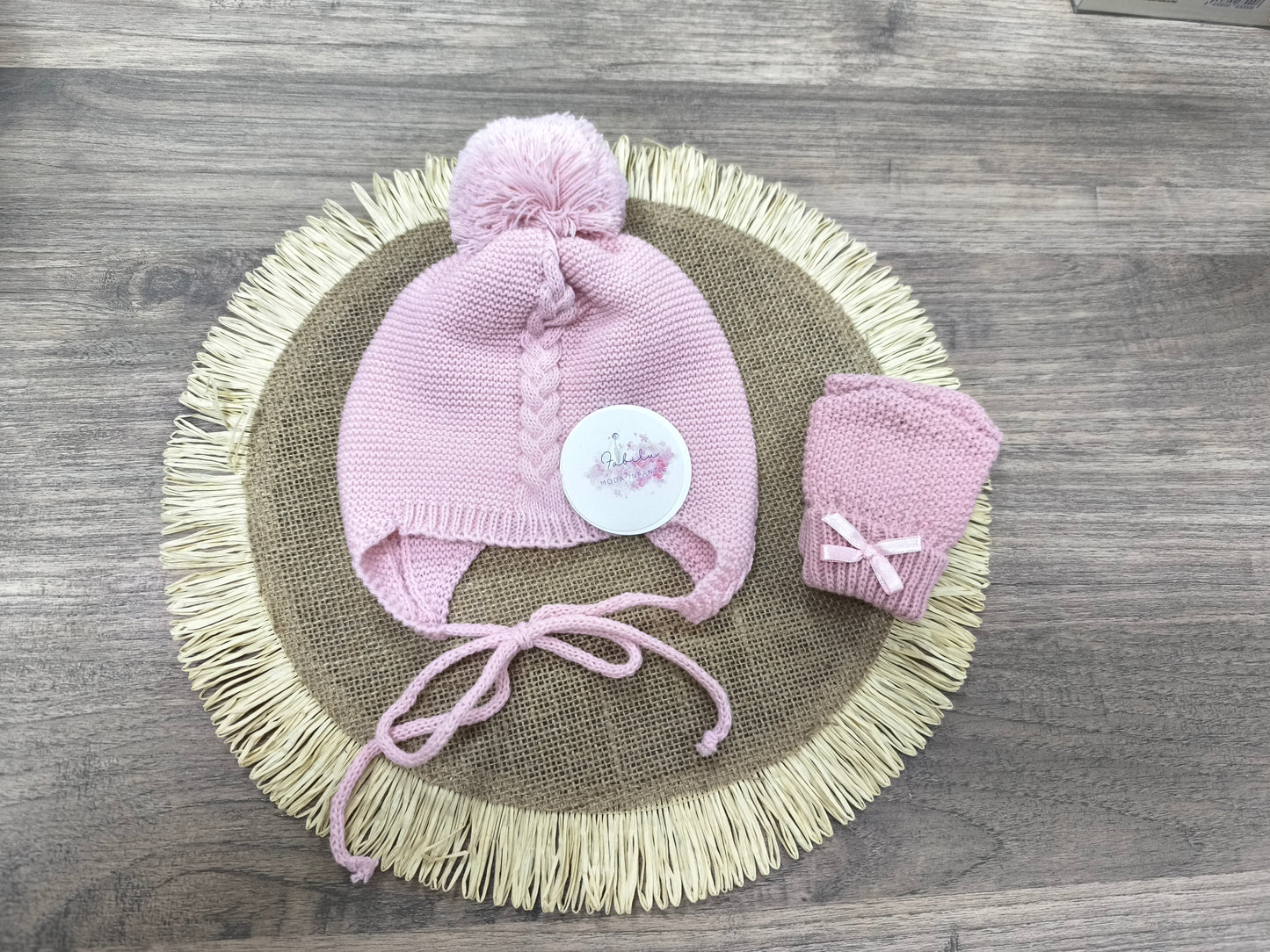 Capota de lana con pompón