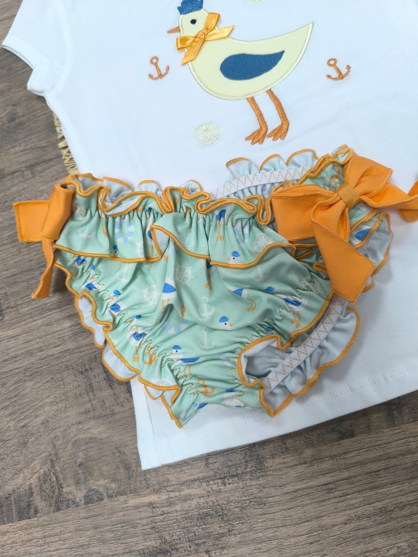 Conjunto de baño para niña con gaviota y culetín verde con lazos