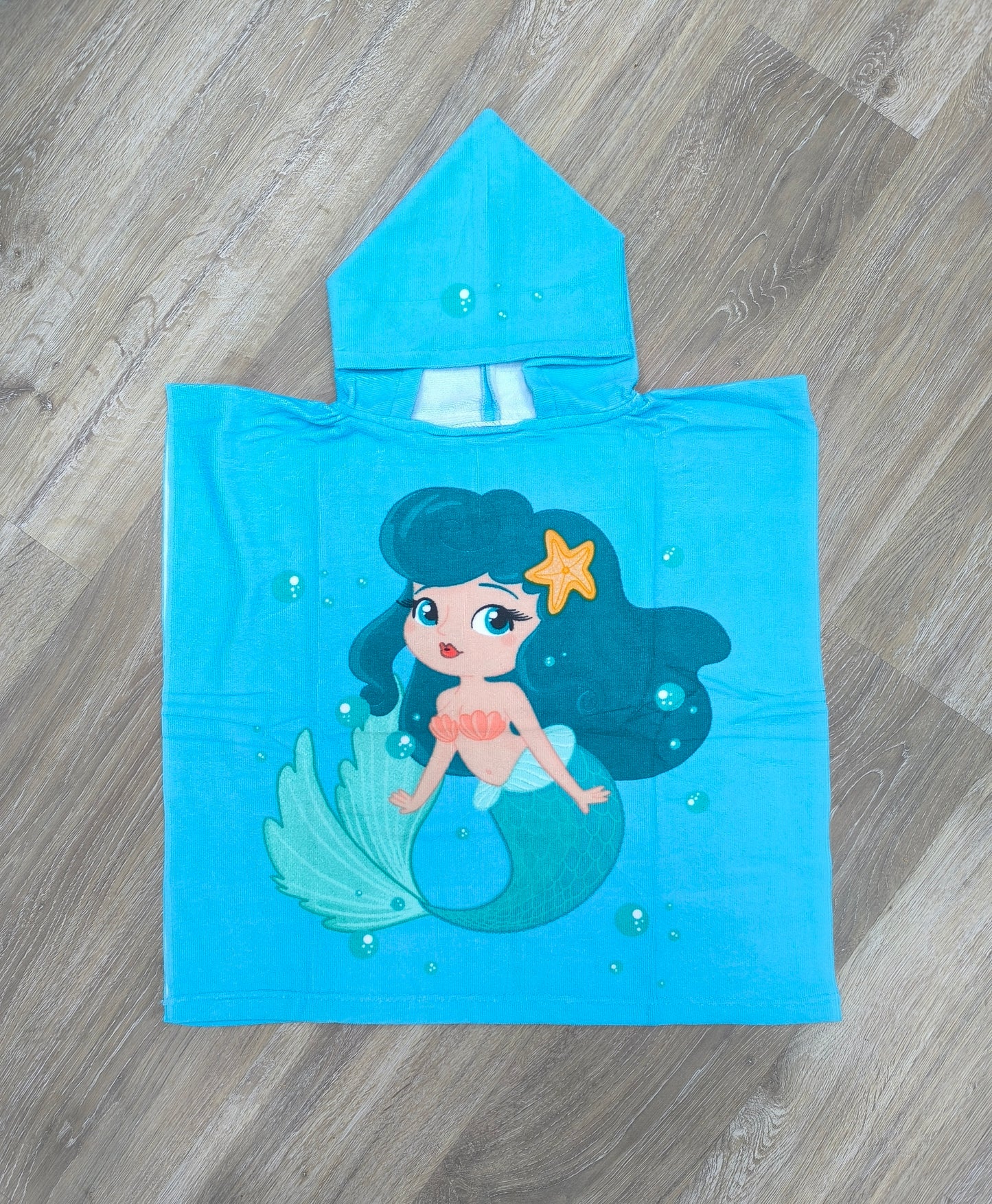Toalla poncho con gorro para niña – Sirena azul | Ligera, suave y de secado rápido (60x120 cm)