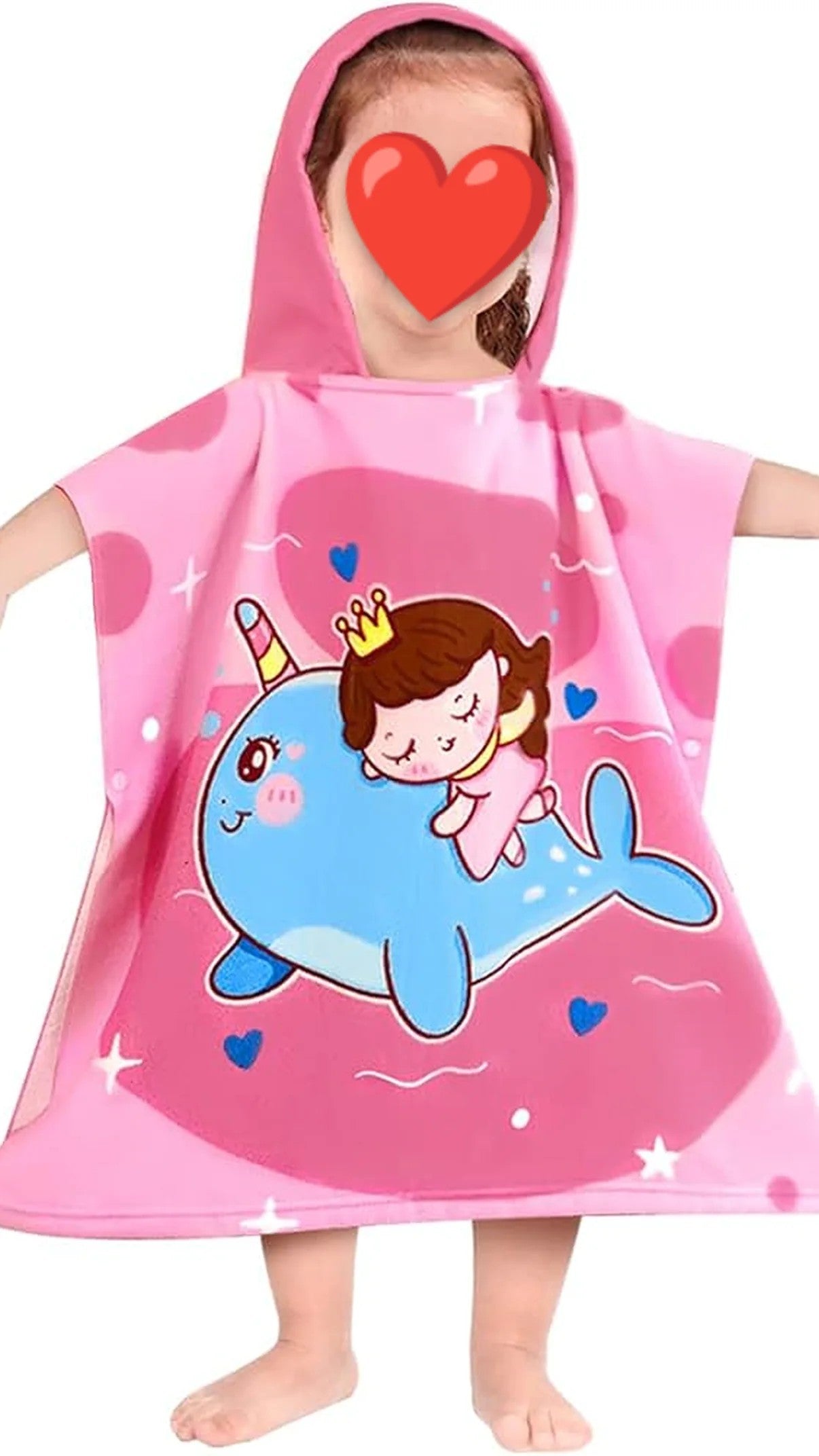 Toalla poncho con gorro para niña – Princesa sobre ballena azul | Suave, ligera y de secado rápido (60x120 cm)