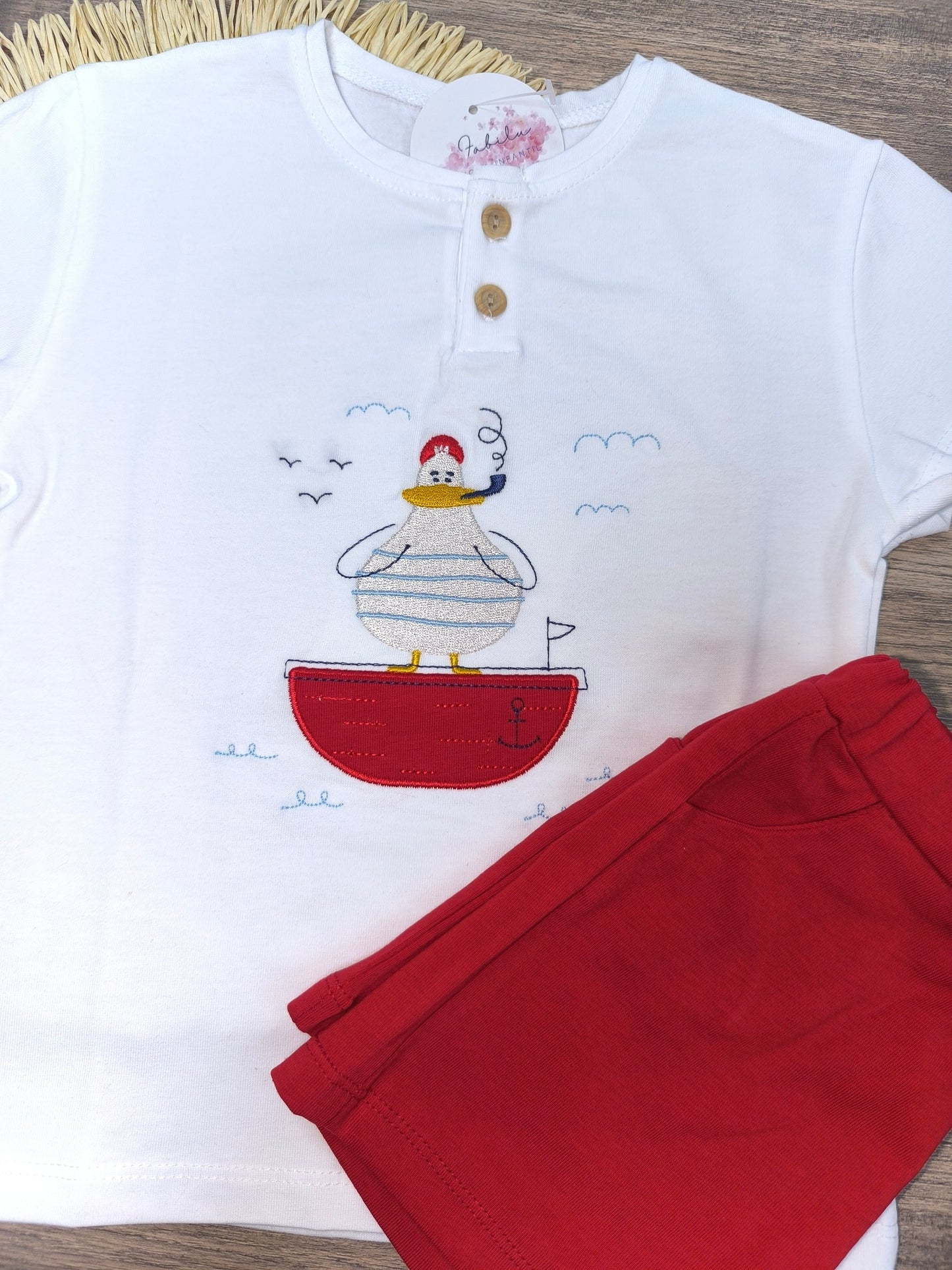 Conjunto de Dos Piezas Algodón | Camiseta Blanca con Bordado de Gaviota y Pantalón Rojo