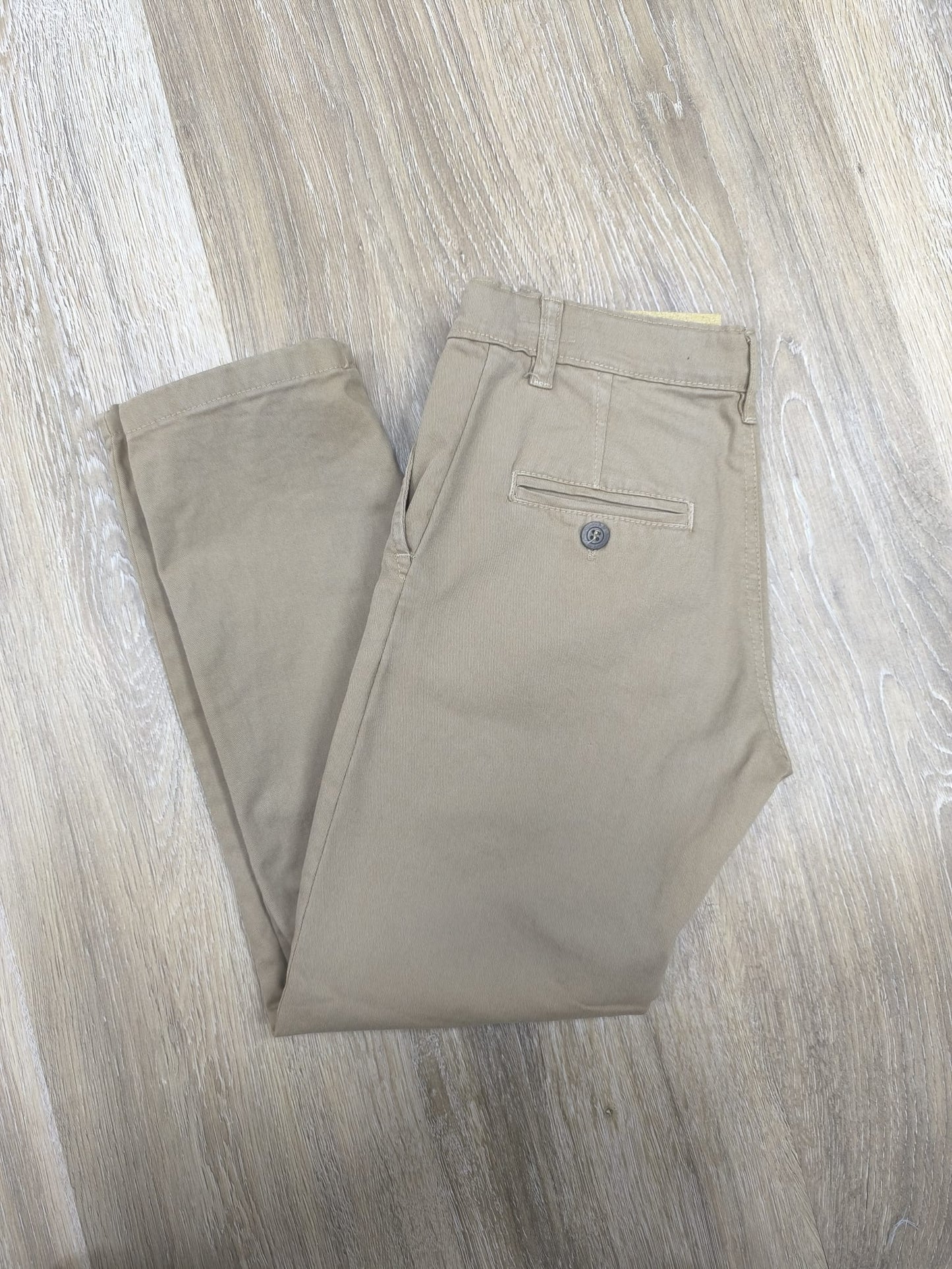 Pantalón chino para niño – color camel, estilo y confort