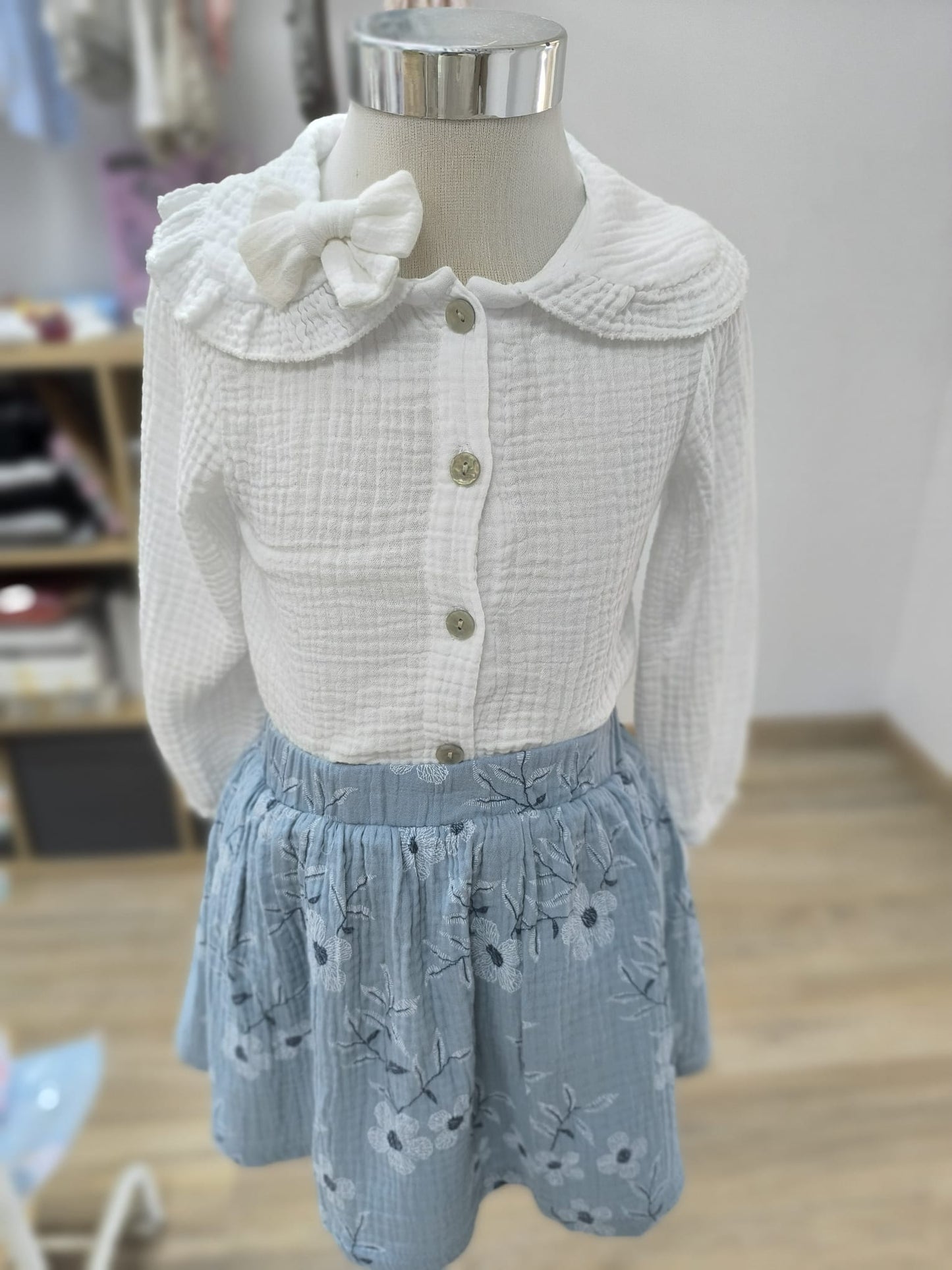 Camisa blanca de gasa de bambula – delicada y elegante