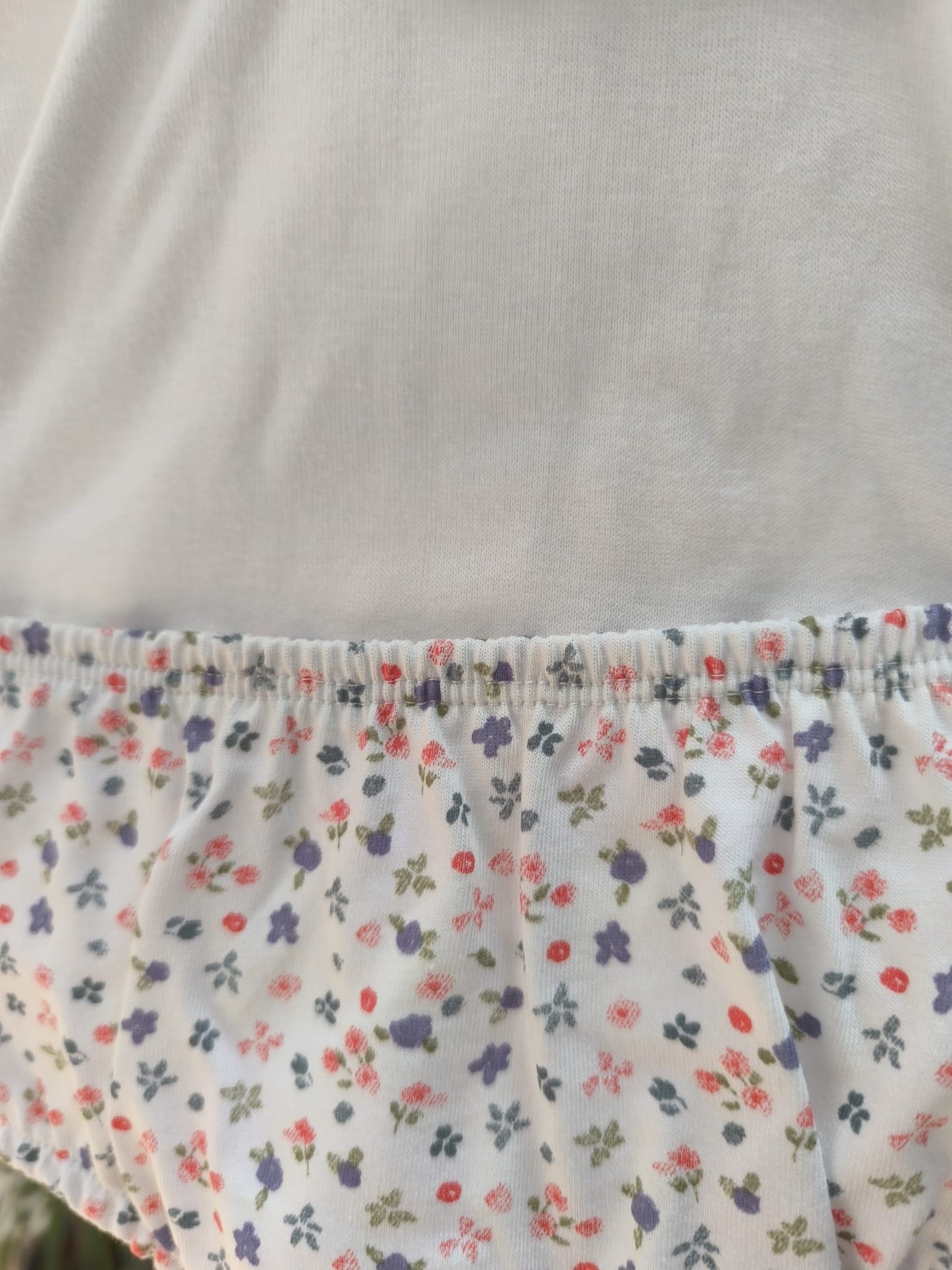 Conjunto de bebé niña “Luciérnaga” de Babidu – body con cuello volante y cubrepañal floral 100% algodón