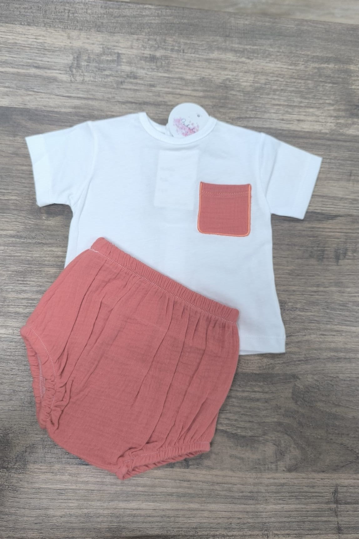 Conjunto unisex para bebé Tony Bambino | Camiseta blanca y cubrepañal de bambula naranja 100% algodón
