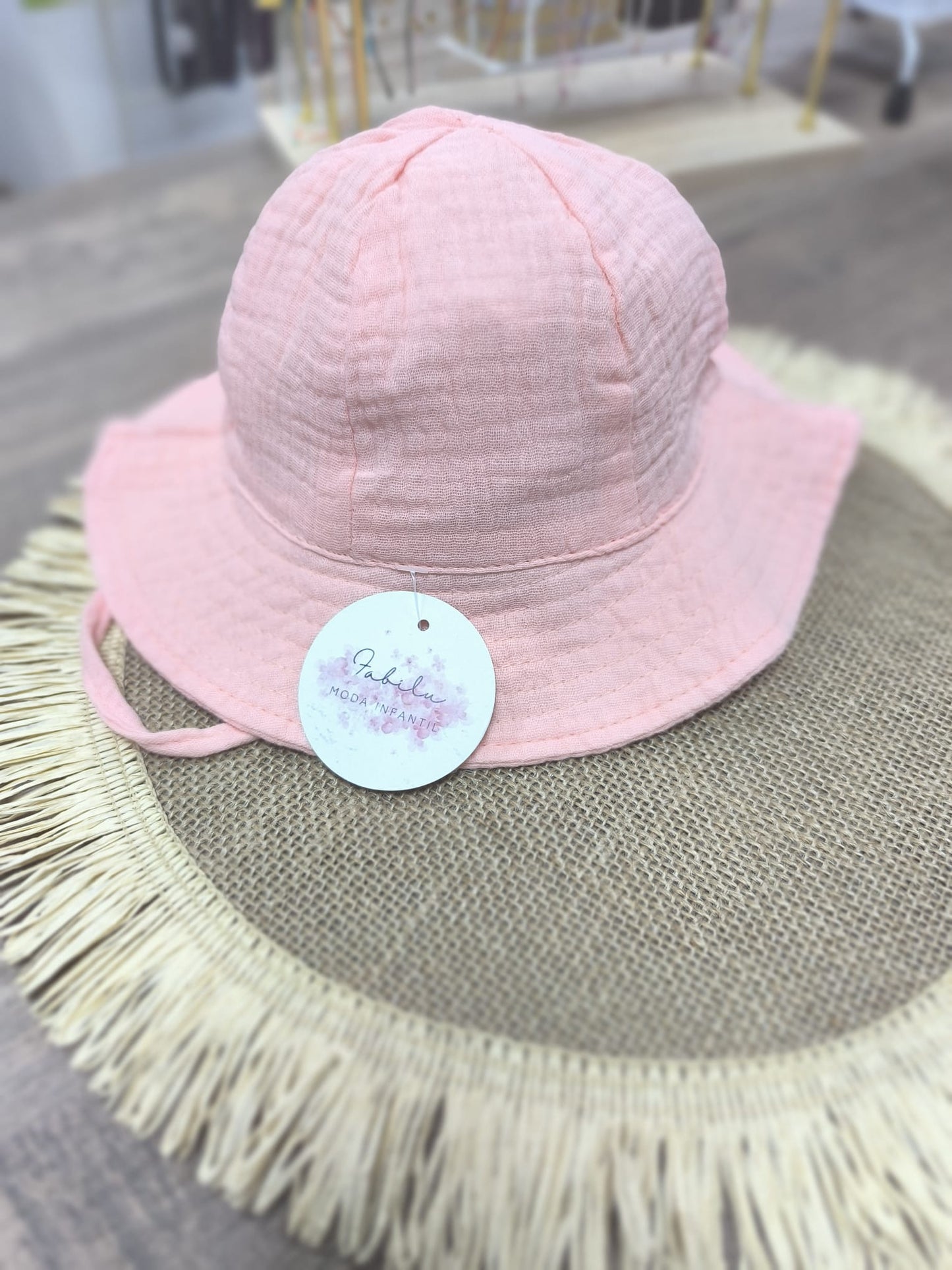 Gorro de bebé de muselina rosa – suave, transpirable y perfecto para el verano