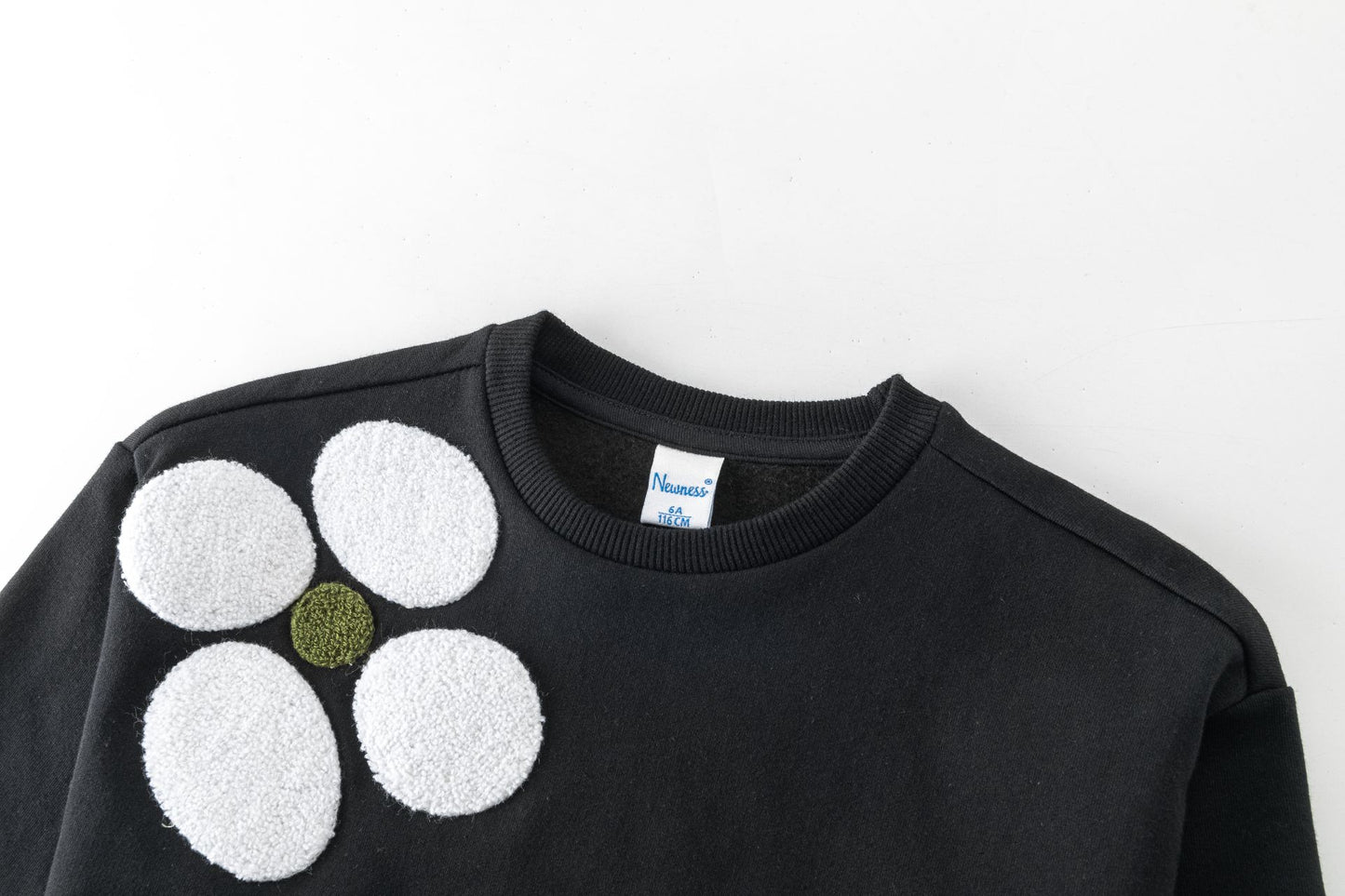 Sudadera niña con Bordado de flores en chenille | Interior afelpado | Color Negro |