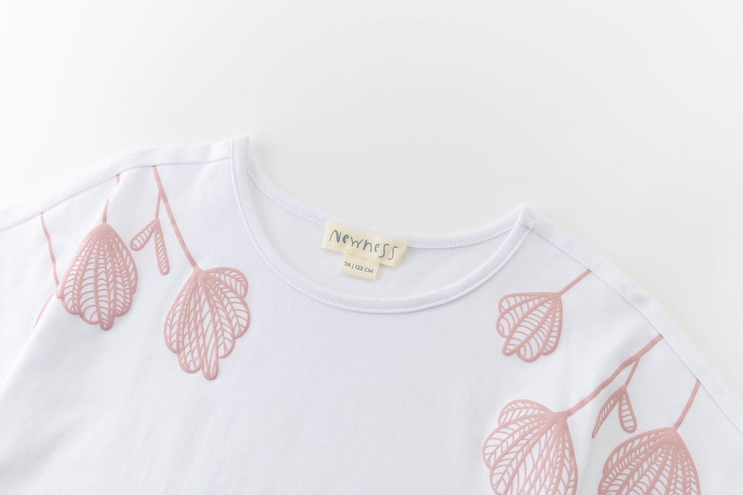 Camiseta blanca de niña con flores rosas | 100% Algodón