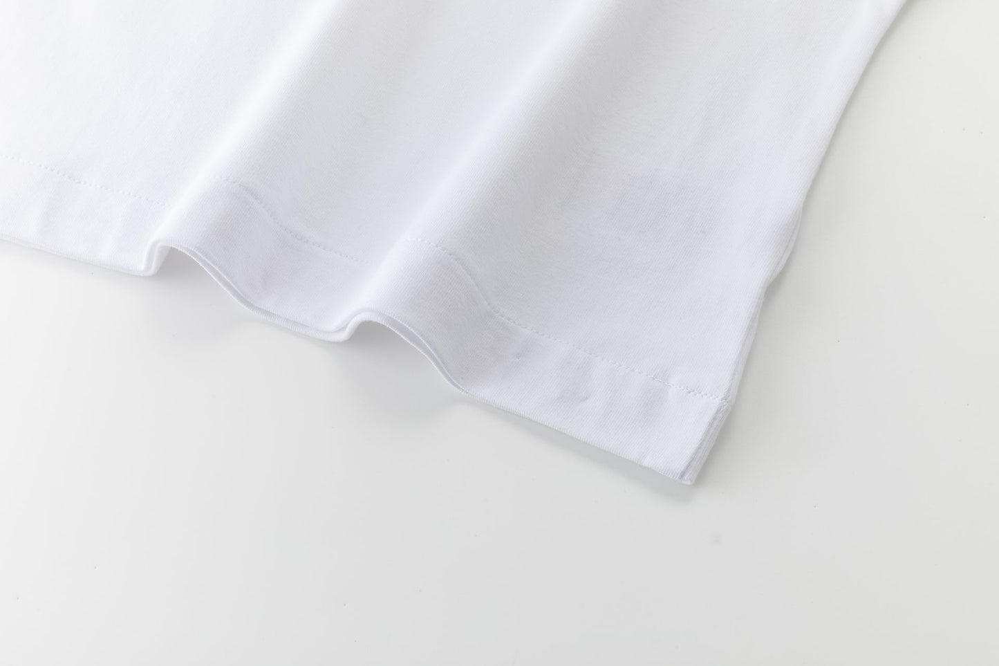 Camiseta blanca de niña con flores rosas | 100% Algodón
