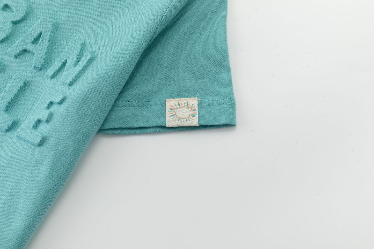 Camiseta de niño azul turquesa “Urban Jungle” | 100% Algodón