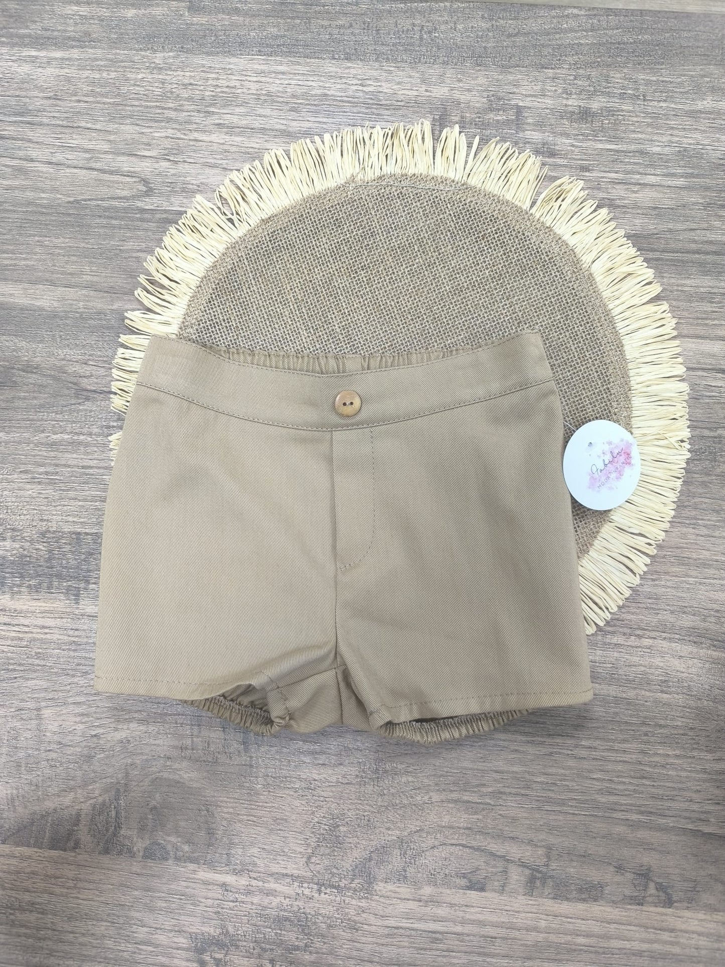 Pantalón corto Pepe camel – Elegancia y comodidad para tu niño