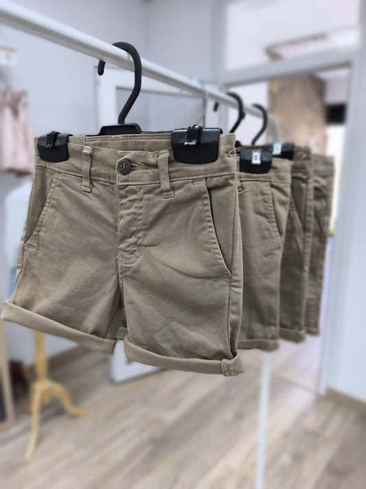 Pantalón corto de sarga color camel con bolsillos – básico elegante y combinable para el día a día