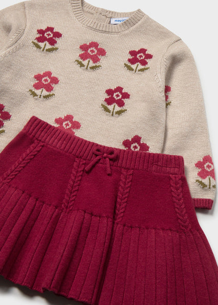 Conjunto Frambuesa, Jersey de Lana Beige de Flores y Falda Frambuesa