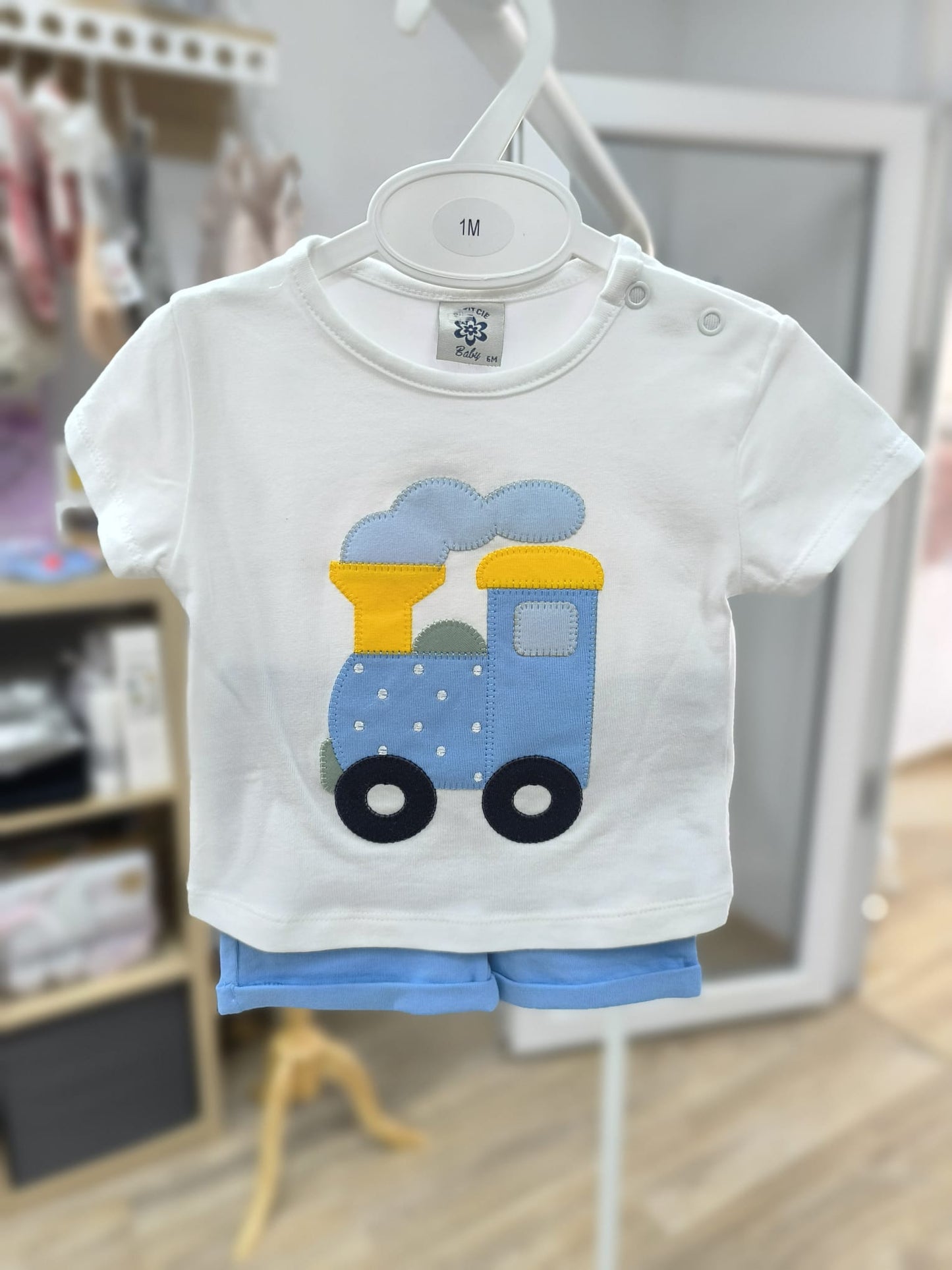 Conjunto bebé tren azul | Camiseta bordada y pantalón corto
