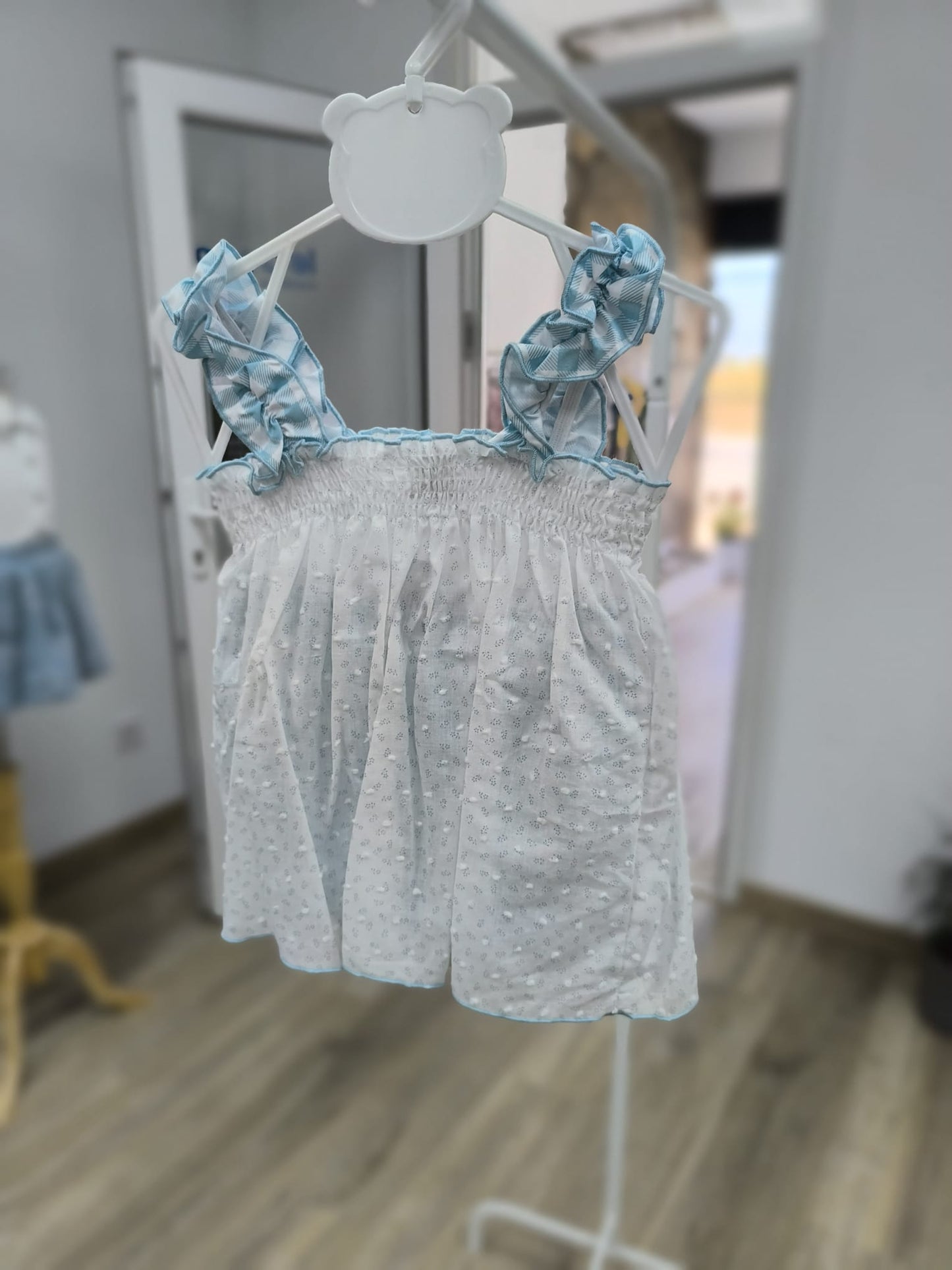 Jesusito de dos piezas plumeti con flores en rosa y vichy rosa – conjunto dulce y delicado para bebé