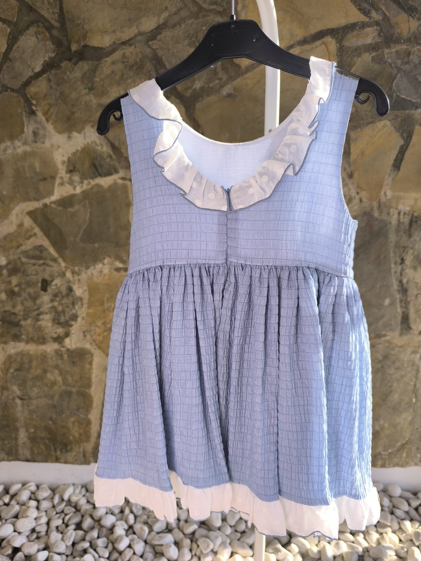 Vestido de niña azul de tirantes Del Sur con volantitos