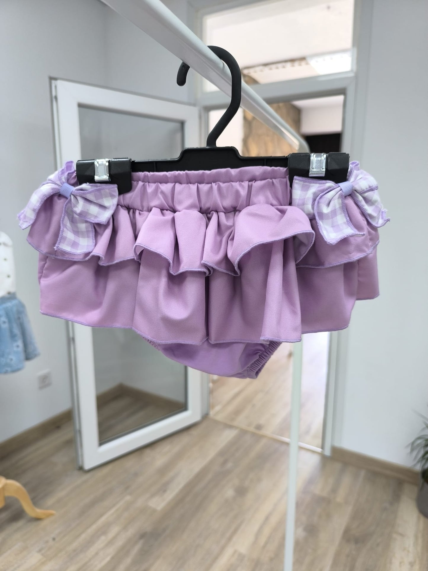 🍒 Conjunto de bebé niña con cerezas bordadas y cubrepañal morado con volantes