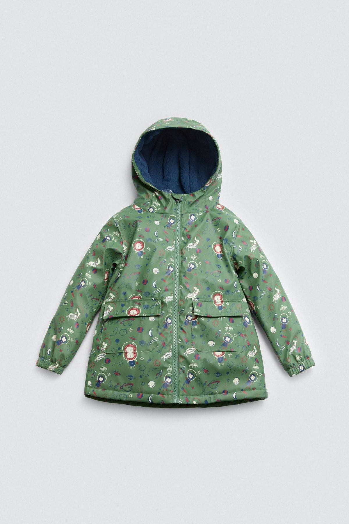 Chubasquero infantil con forro interior polar afelpado y estampado galáctico.