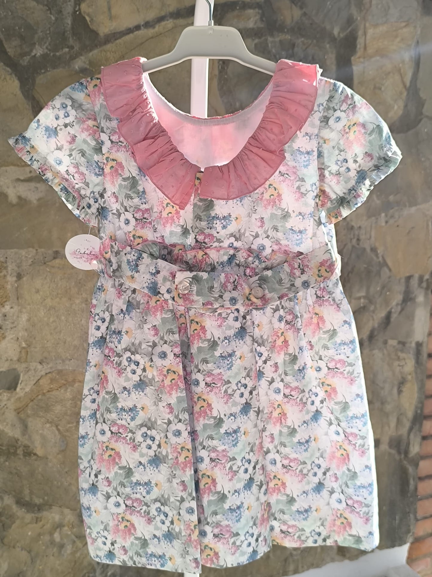 Vestido niña algodón con estampado de flores en tono pastel, cuello volante y cintura ajustable