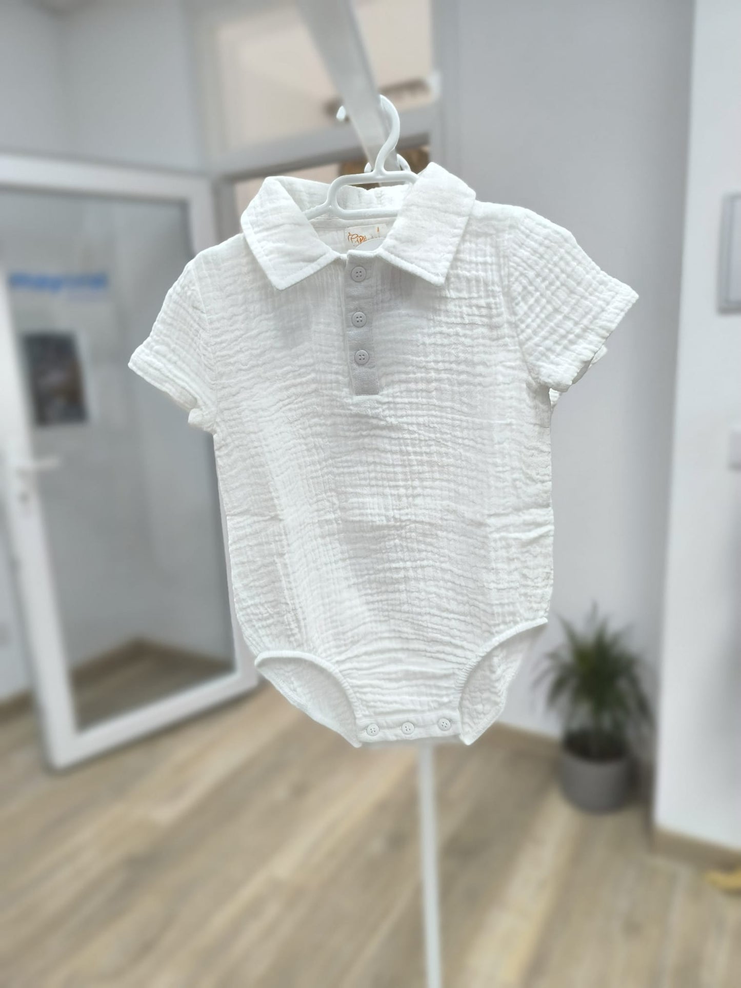 Pelele de bambula blanco con cuello de camisa