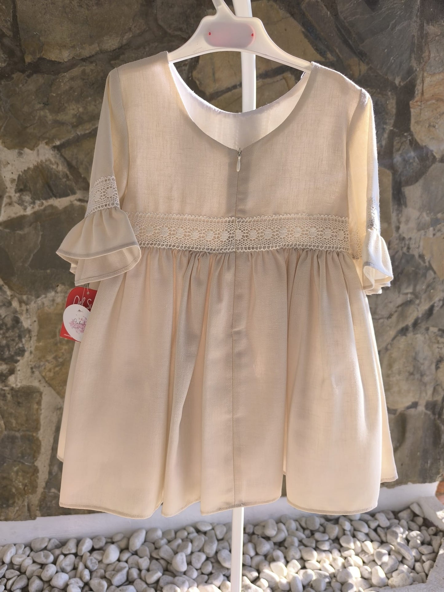 Vestido niña lino con forro, media manga con volante y detalles bordados – Elegante y especial
