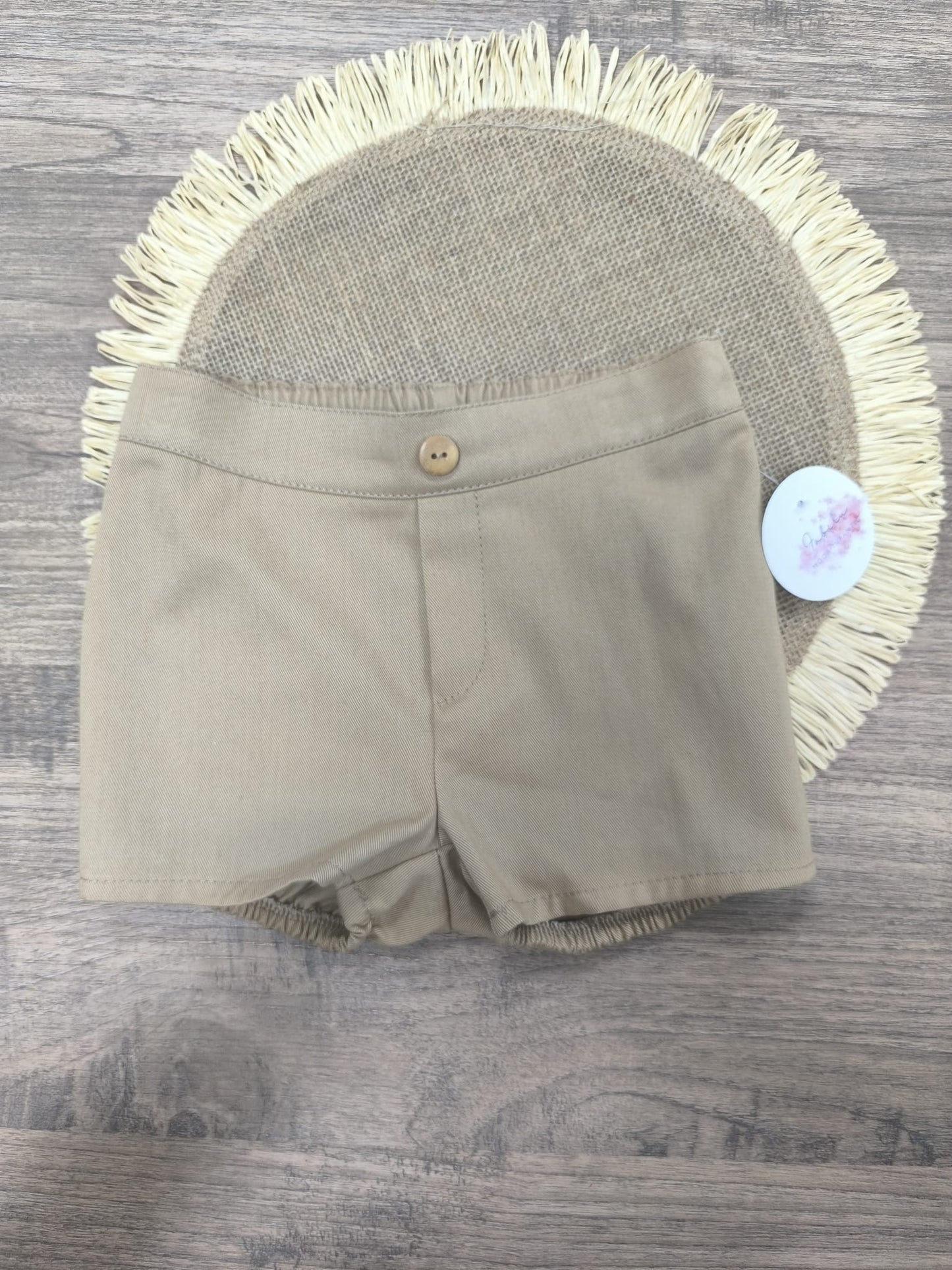 Pantalón corto Pepe camel – Elegancia y comodidad para tu niño