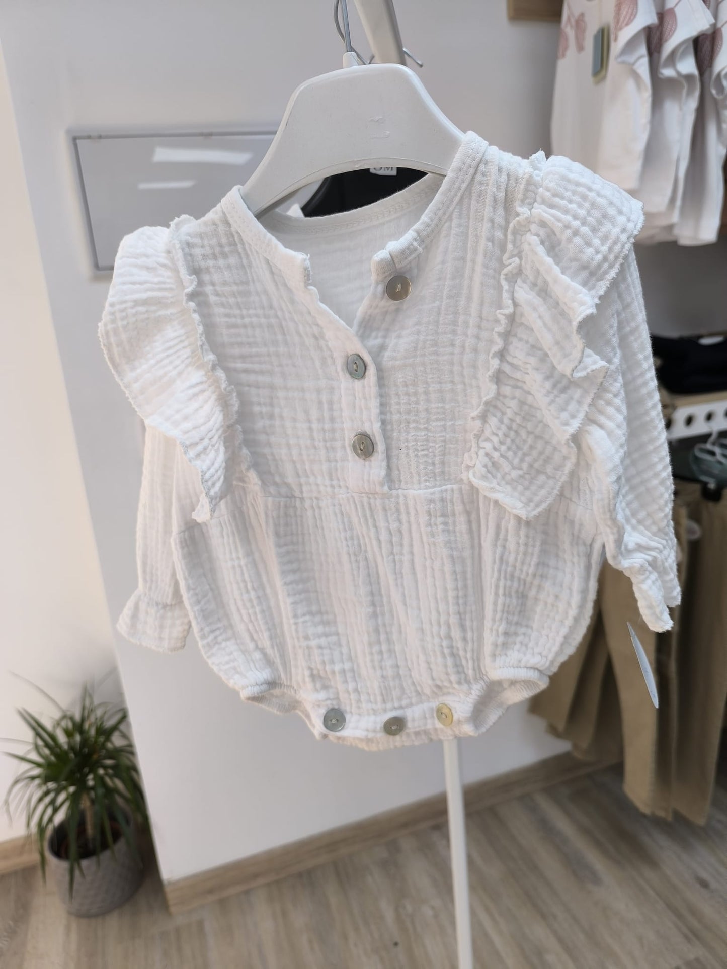 🤍 Pelele de bebé de bambula blanco manga larga – ligero, elegante y perfecto para primavera
