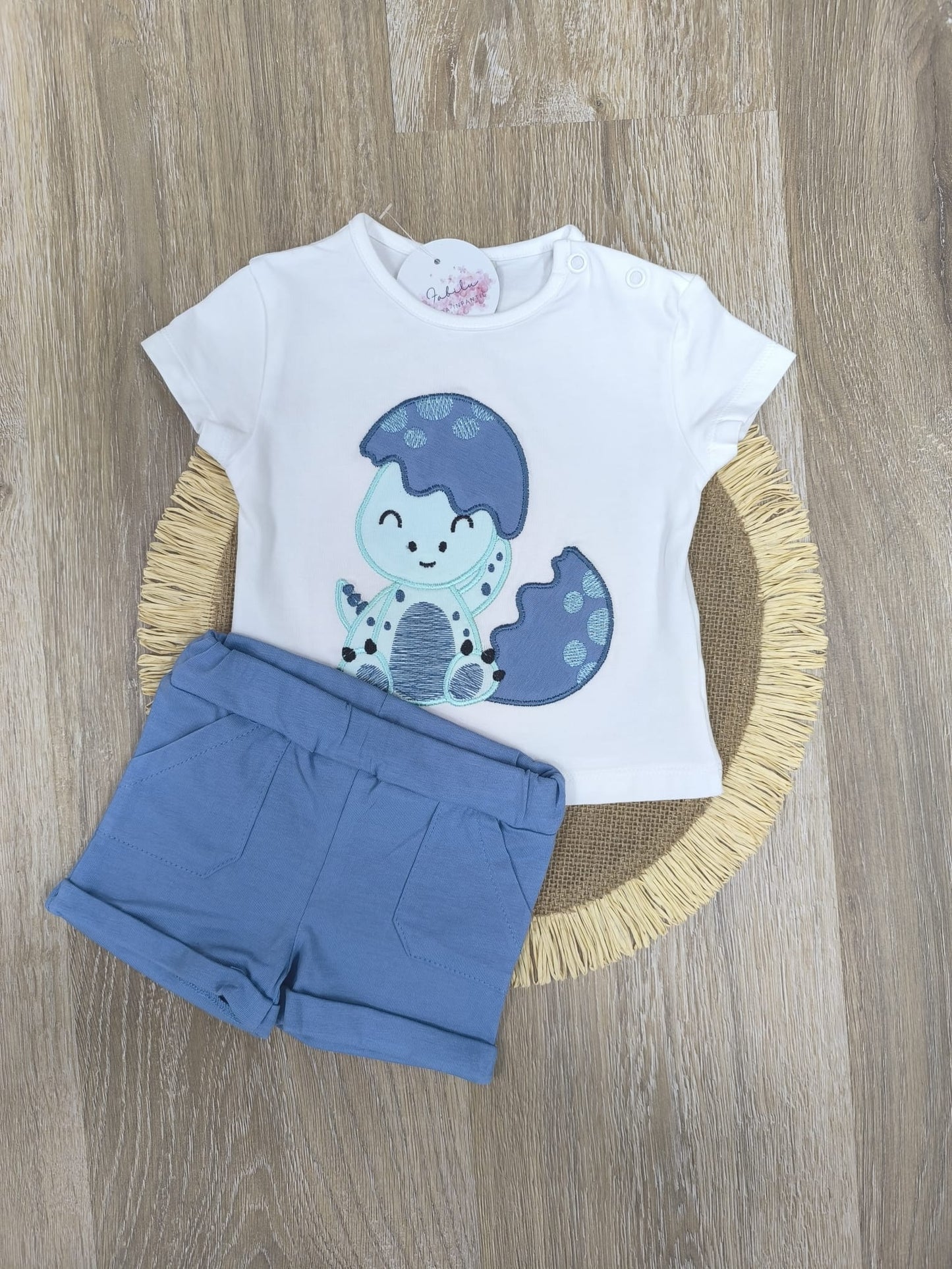 Conjunto bebé dinosaurio azul | Camiseta bordada y pantalón corto