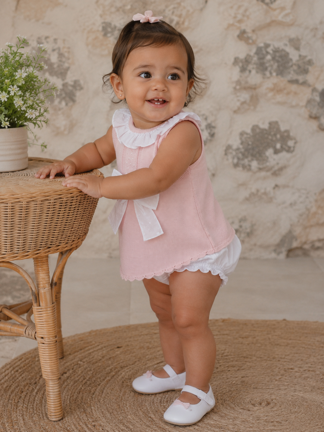 Vestido de hilo rosa con cuello volante de plumeti y cubrepañal a juego – Pecesa baby