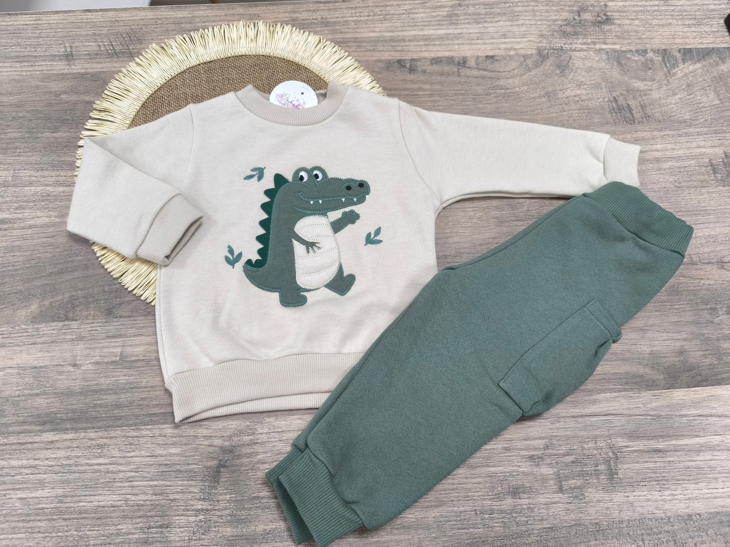 Chándal de invierno para bebés y niños | Sudadera forrada y pantalón cargo con cocodrilo bordado (12-48 meses)
