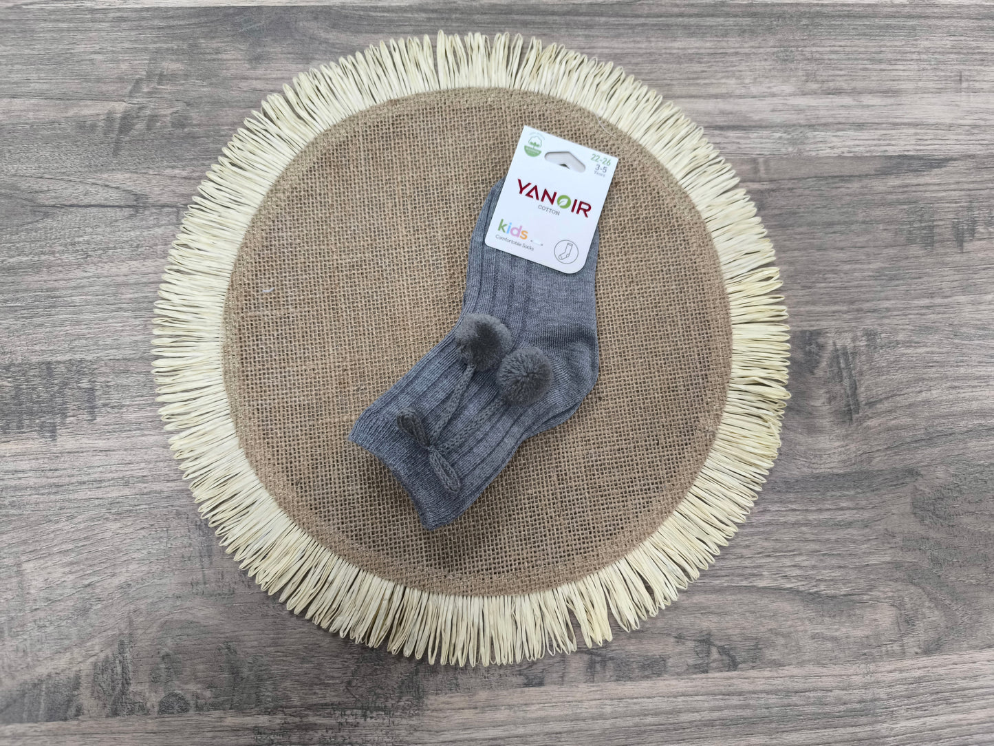 Calcetines altos infantiles Yanoir con borlones – Unisex (3 a 11 años)
