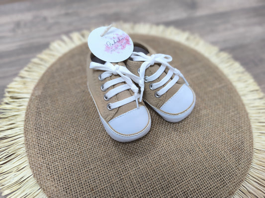 Zapatillas deportivas para bebés | Zapatillas clásicas de lona marrón claro para recién nacidos | Primera puesta (0 a 6 meses)