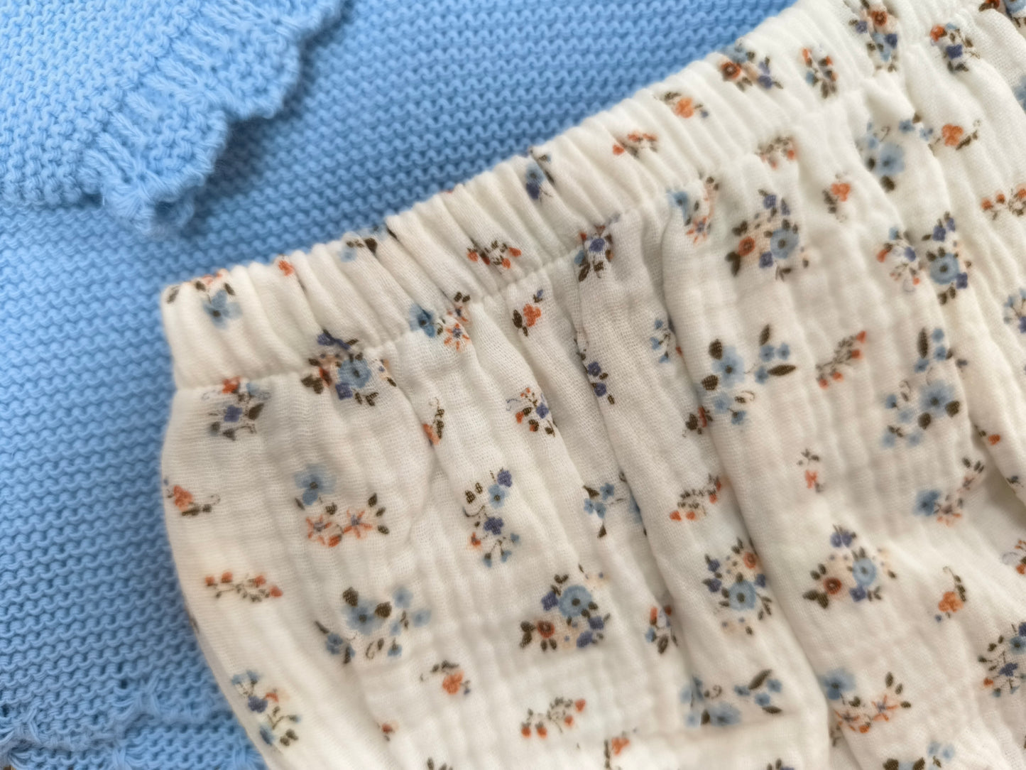 Conjunto de bebé Tony Bambino de tres piezas en lana azul con capota (tallas 6-24 meses)