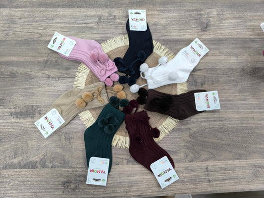 Calcetines altos infantiles Yanoir con borlones – Unisex (3 a 11 años)