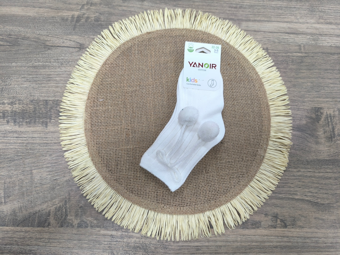 Calcetines altos infantiles Yanoir con borlones – Unisex (3 a 11 años)
