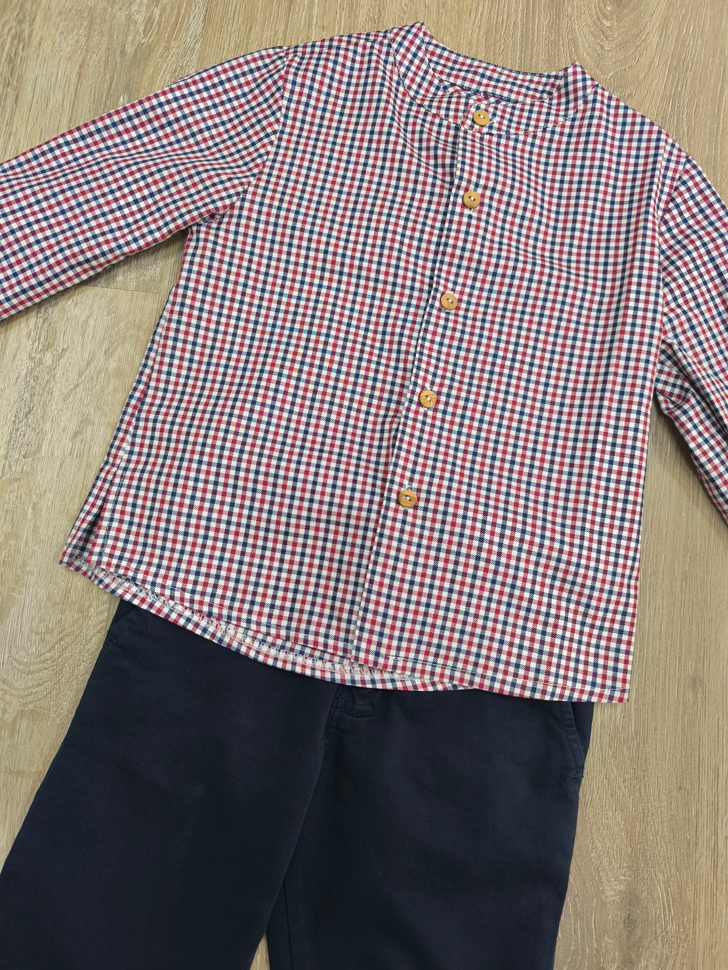 Camisa de manga larga y cuello mao para niño | 100% algodón | Vichy azul, rojo y blanco | Tallas 3 a 6 años