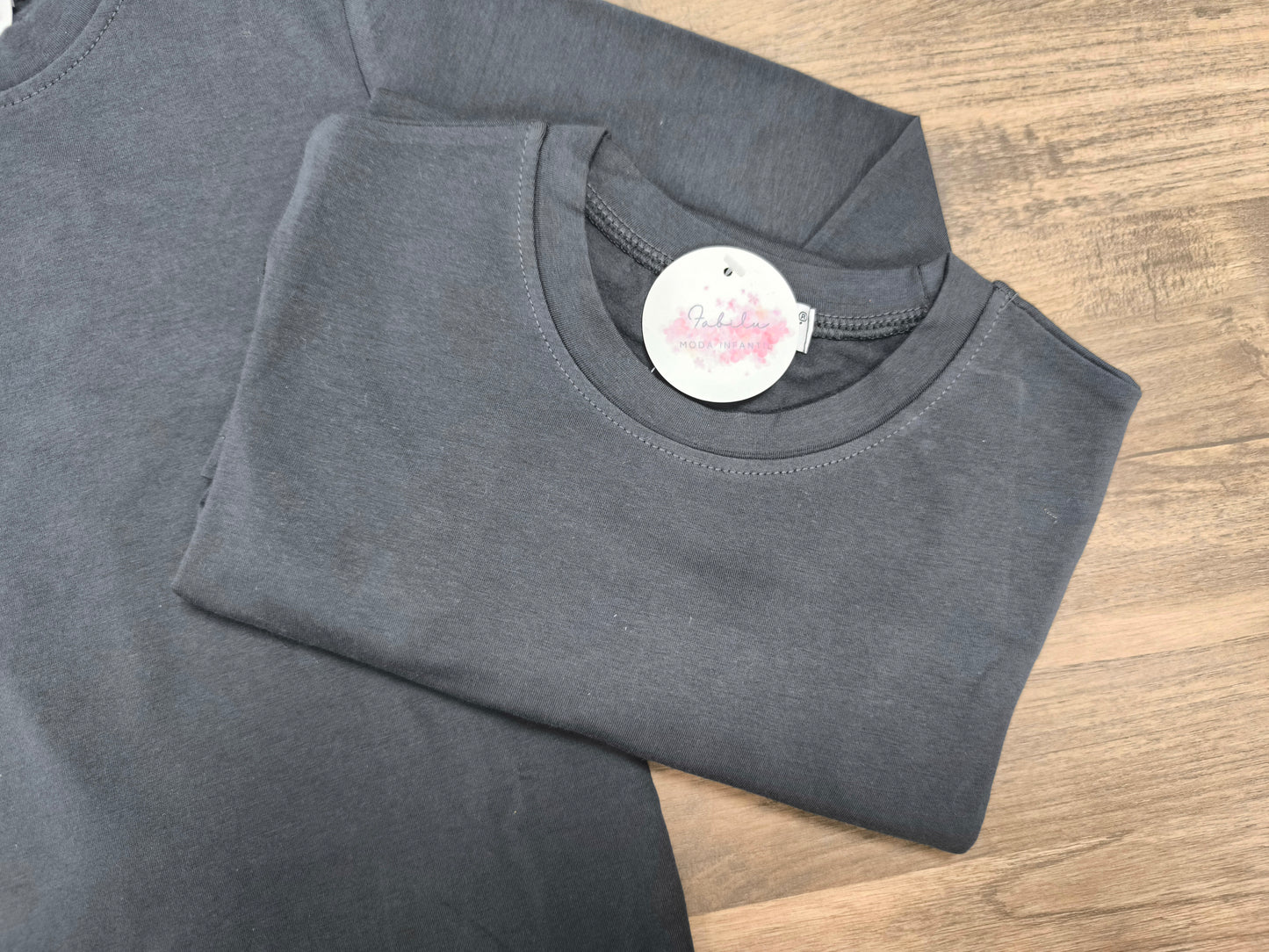 Camiseta básica unisex con cuello redondo – Color gris antracita