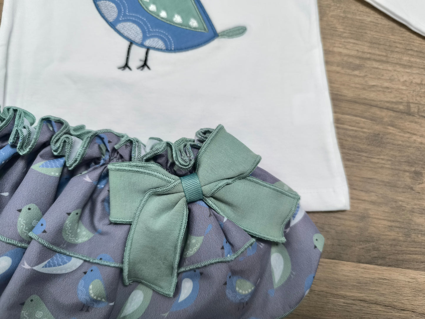 Conjunto de niña con bragafalda y camiseta bordada de pájaros – Algodón suave con interior microfelpa