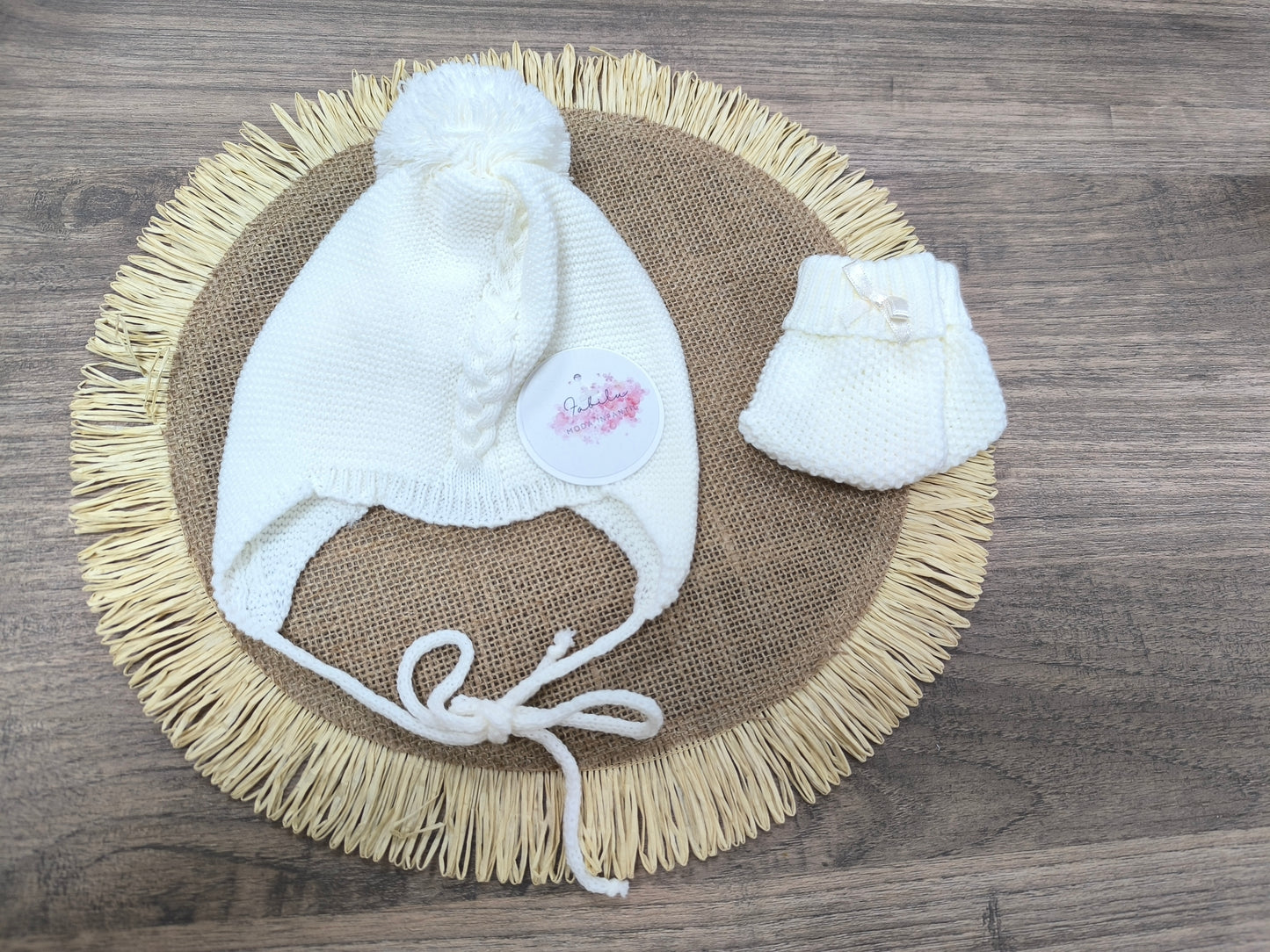 Capota de lana con pompón