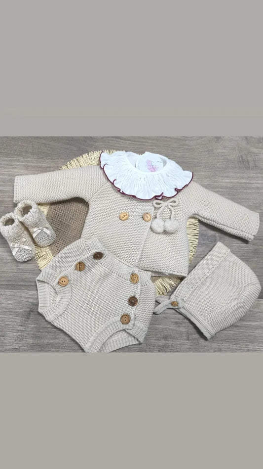 Conjunto de lana de 3 Piezas en Color Beige – Rebeca, Ranita y Capota