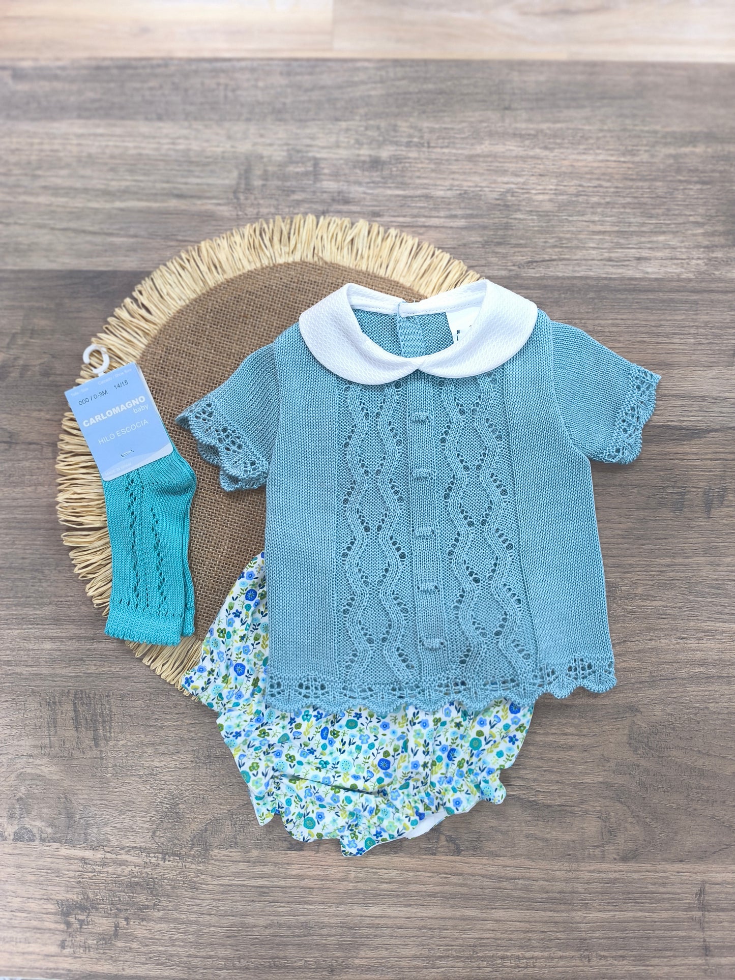 Conjunto de Hilo Calado Azul con Cuello Bebé y Cubrepañal Floral