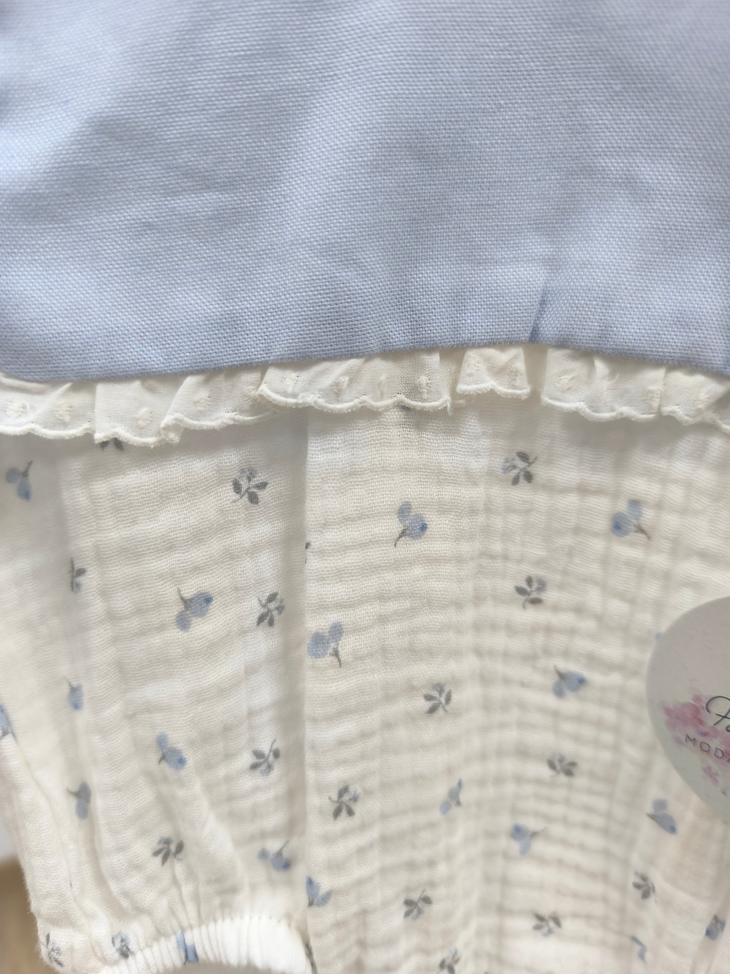 Pelele para Bebé con Baberola  | Diseño en Azul y Rosa con Botones de Madera