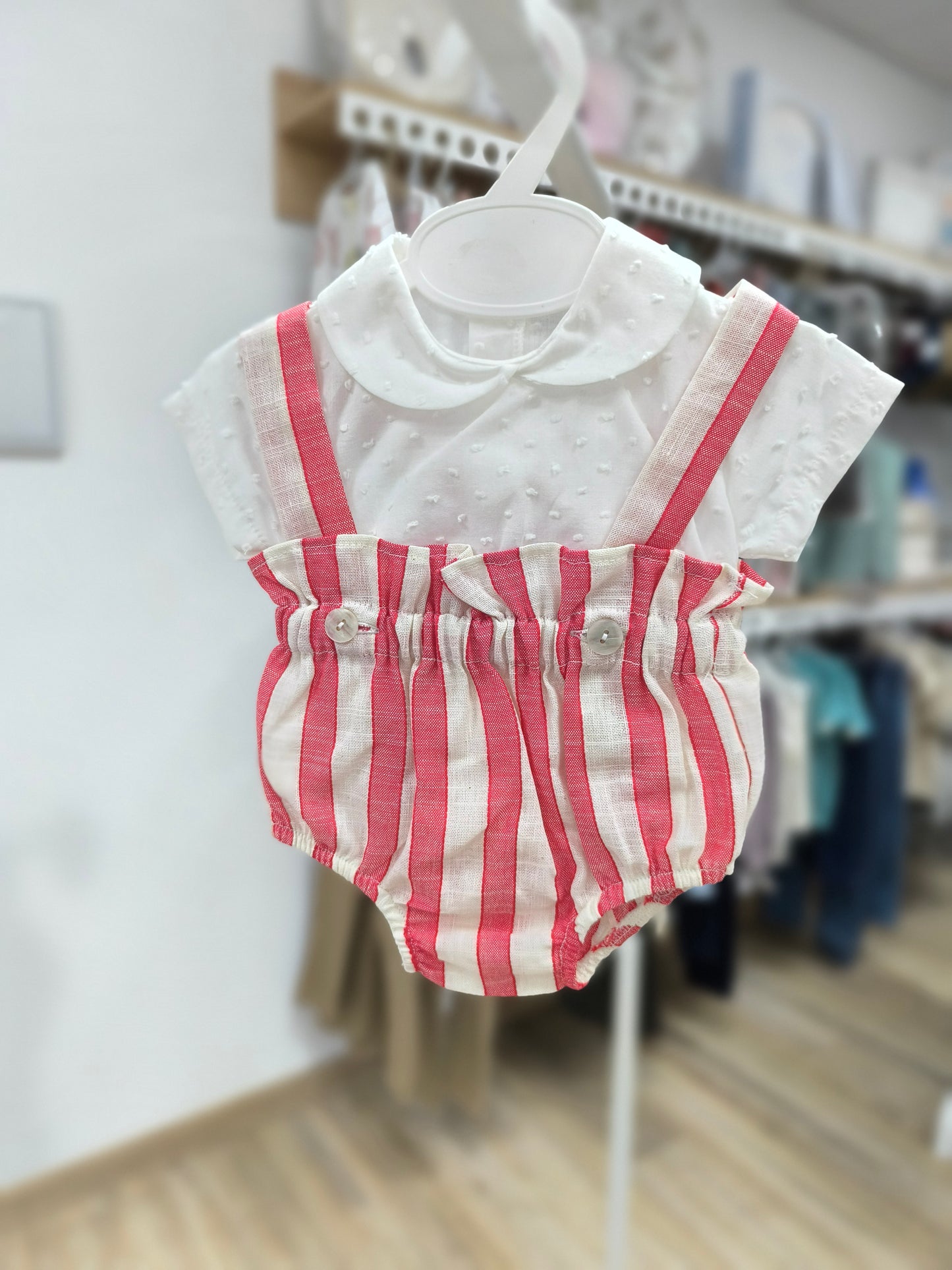 Conjunto de Dos Piezas para Bebé | Camisa Plumeti Blanca y Ranita de Lino a Rayas Rojas