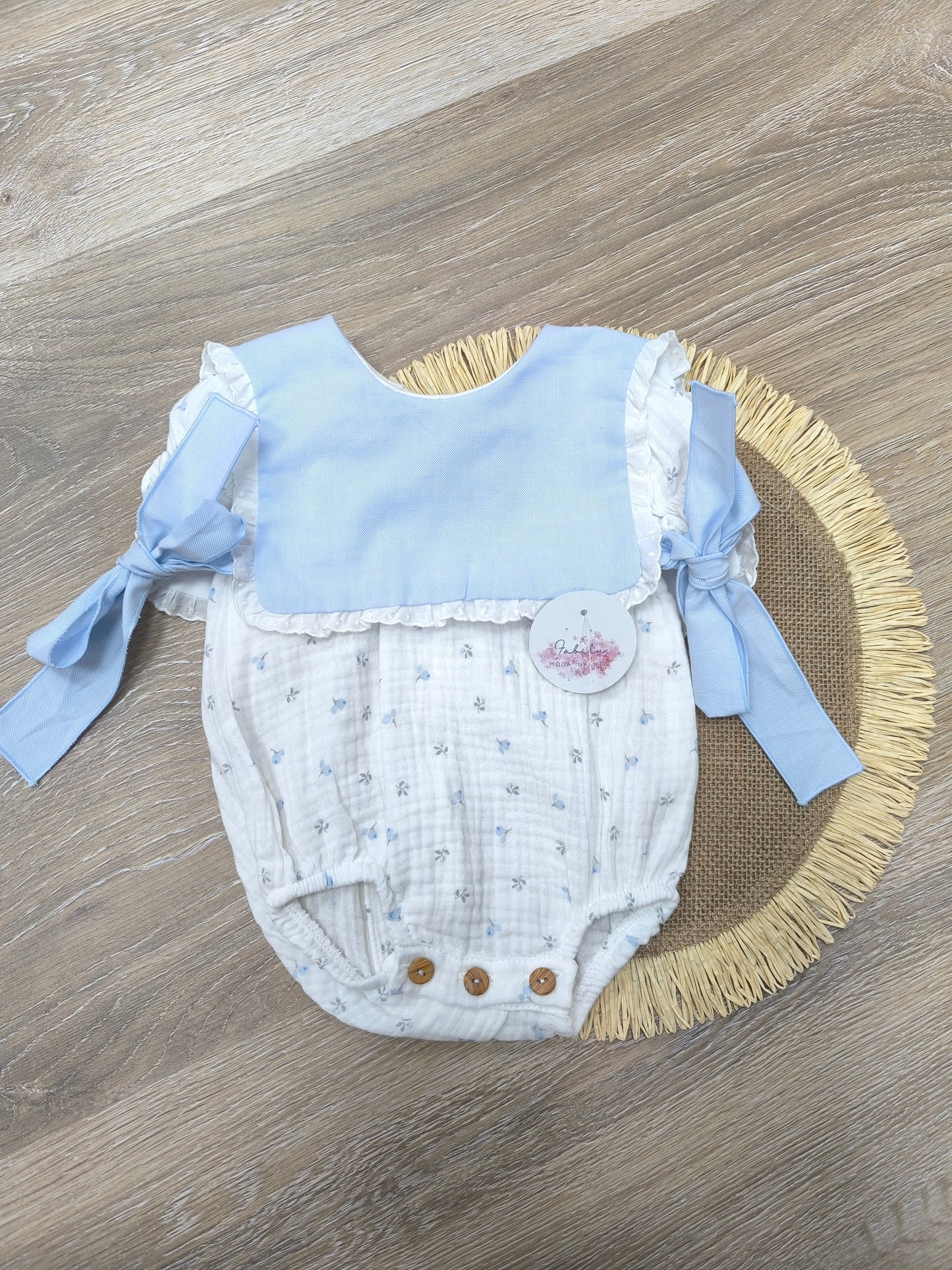Pelele para Bebé con Baberola  | Diseño en Azul y Rosa con Botones de Madera