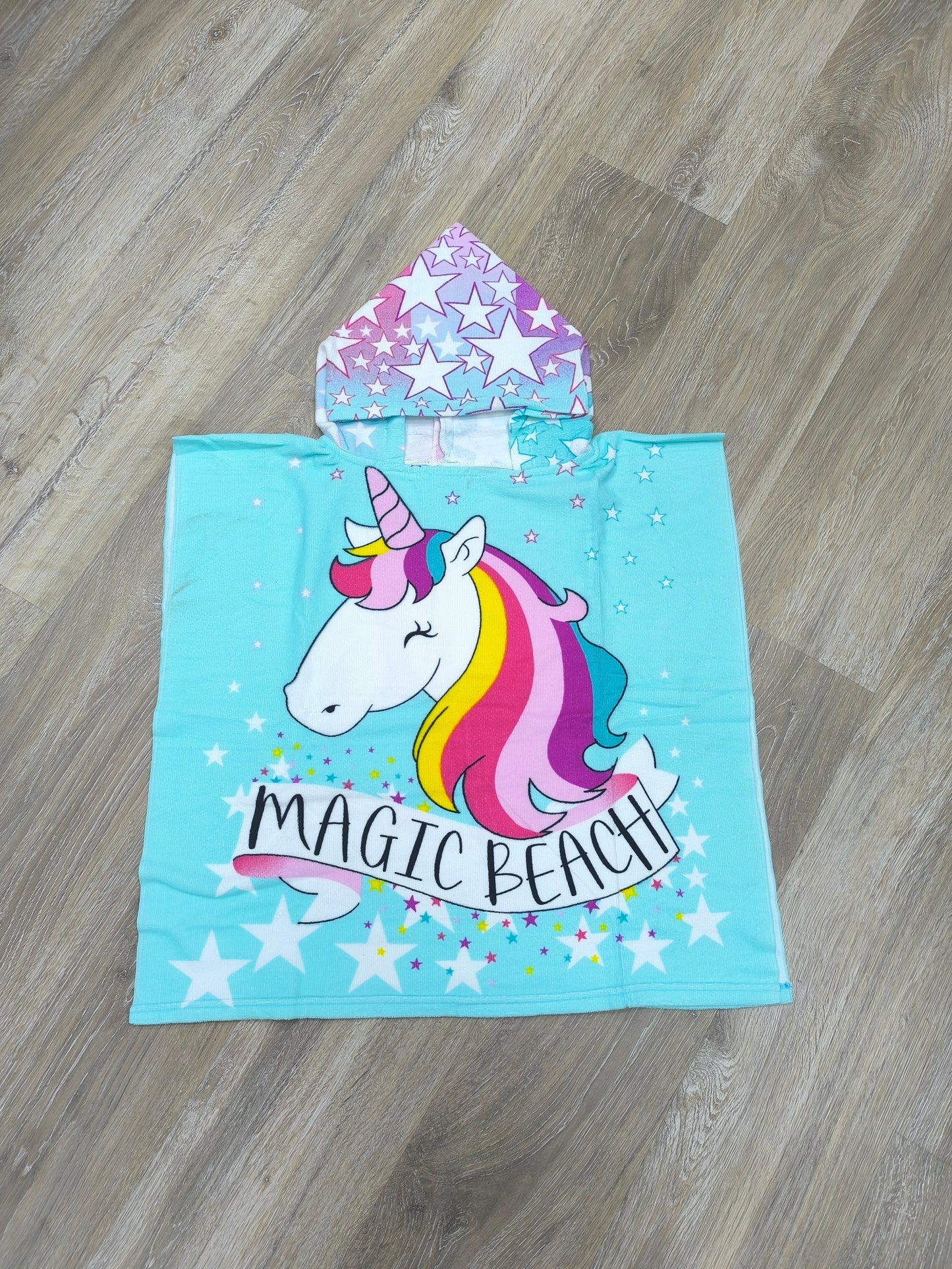 Toalla poncho con gorro para niña – Unicornio “Magic Beach” verde agua| Ligera y de secado rápido (60x120 cm